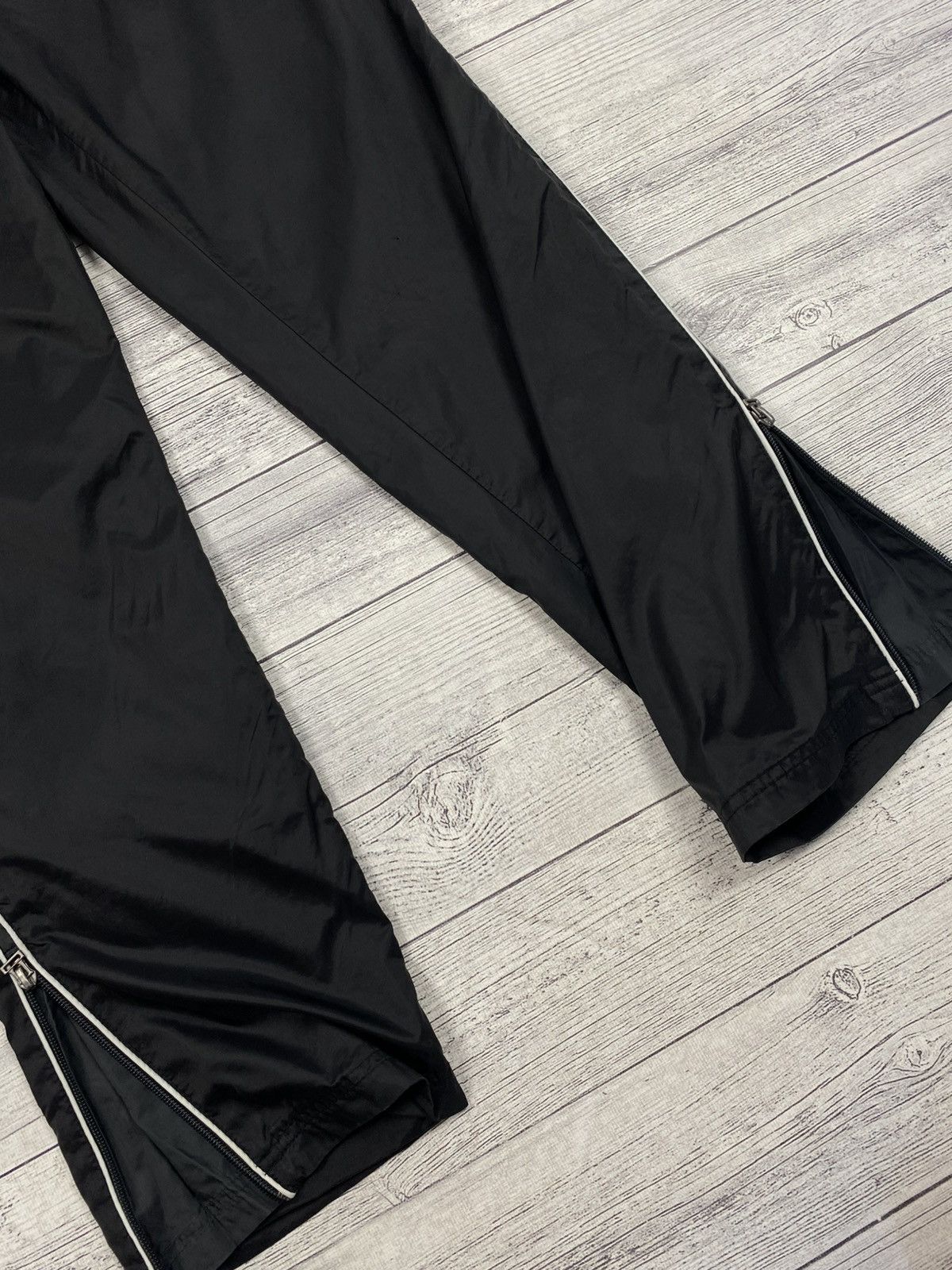 Nike Nike Vintage Nylon Pants Swoosh Drill Y2K Size S Size US 30 / EU 46 - 2 Thumbnail