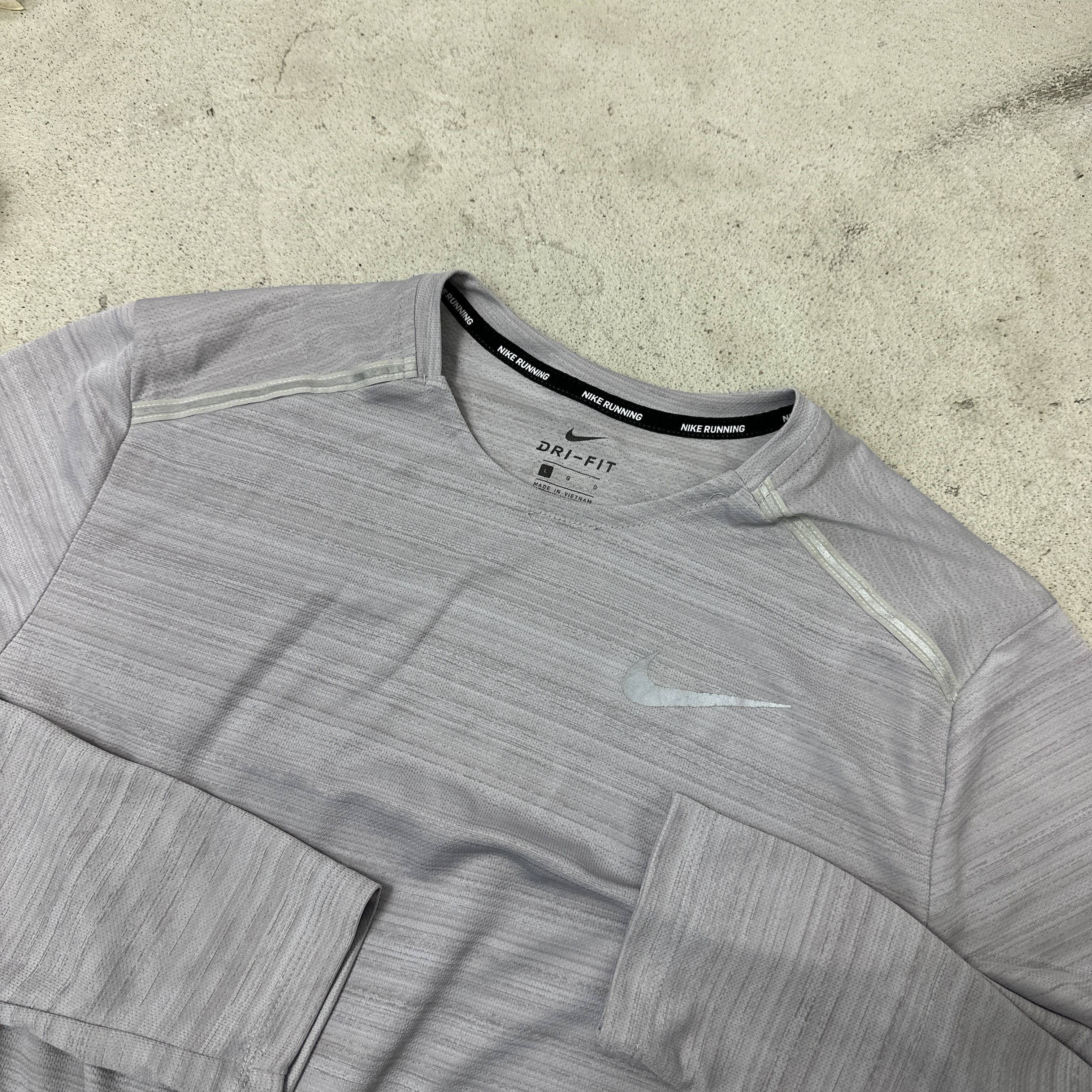 Nike Vintage Sporty Active Nike Running Dri-Fit Longsleeve 00s Size US L / EU 52-54 / 3 - 3 Thumbnail