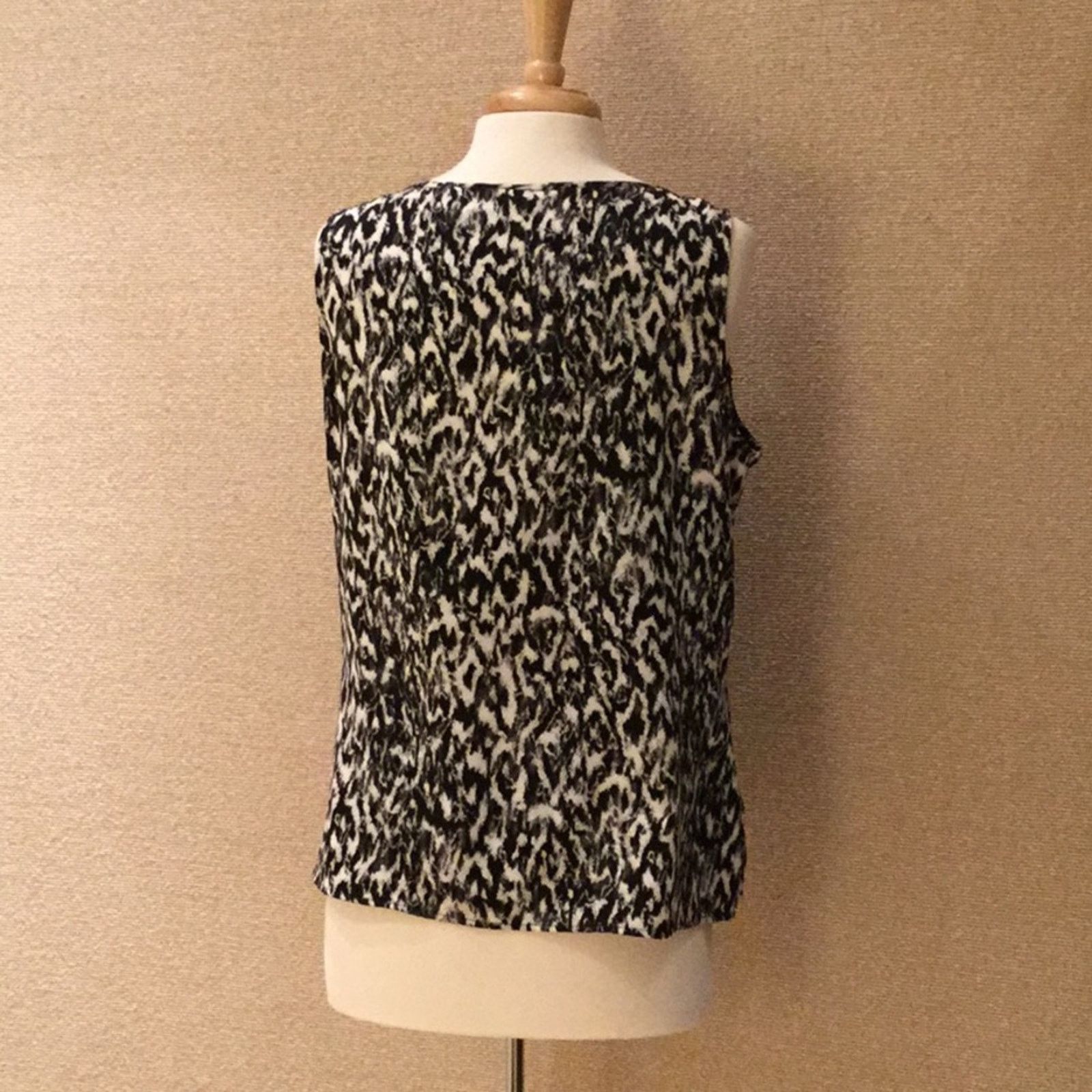 Other Chico's Ruffle Front Black White Top Tank Size 2/L/12 Size M / US 6-8 / IT 42-44 - 3 Thumbnail