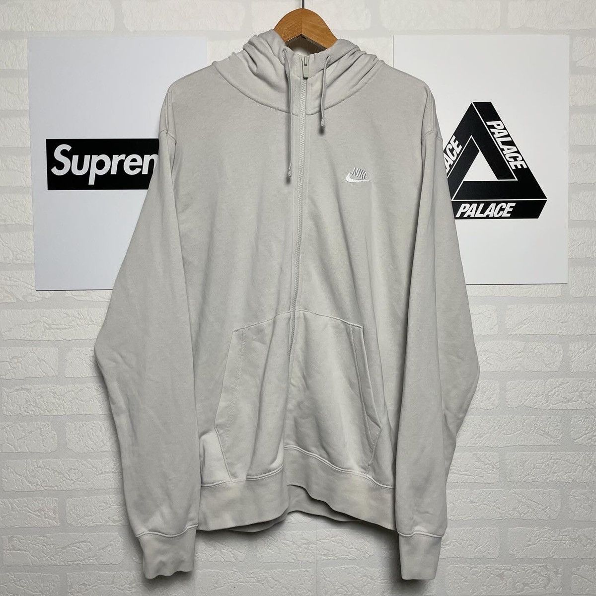Nike × Vintage Crazy Vintage Y2K/2000s White Nike Swoosh Essential Hoodie! Size US L / EU 52-54 / 3 - 1 Thumbnail