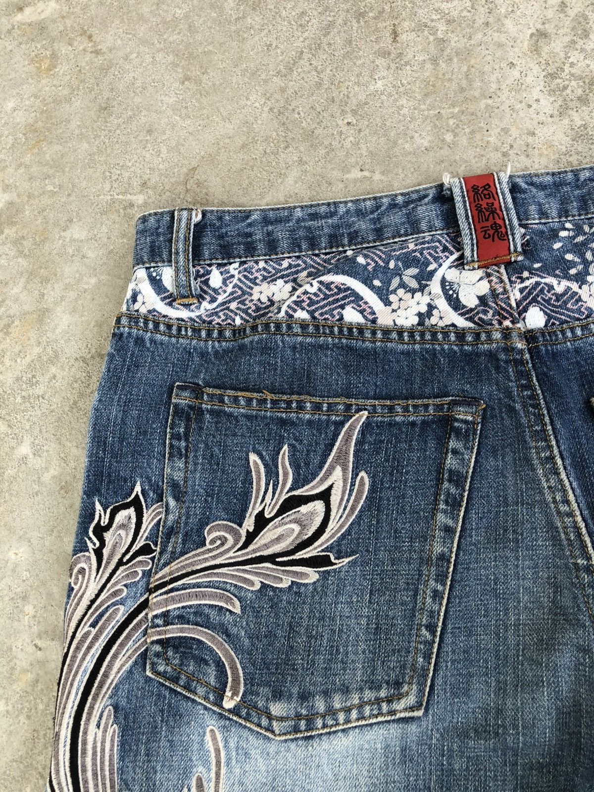 Karakuri Tamashii Karakuri Tamashii Embroidered Jeans Distressed Denim Size US 33 - 16 Thumbnail