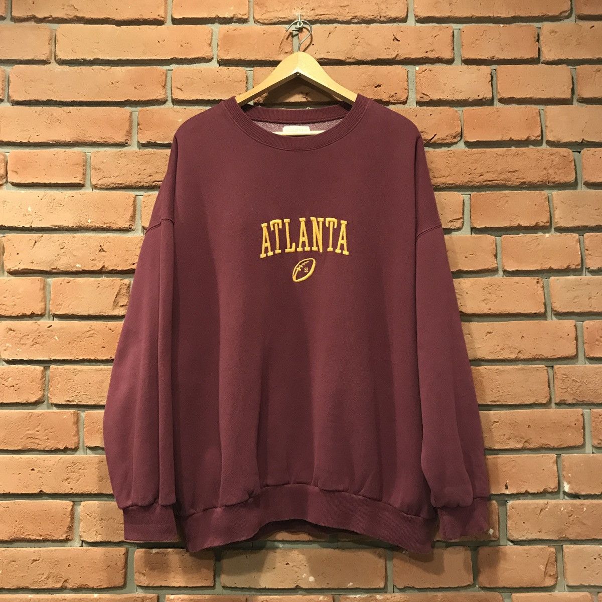 Vintage oversize unisex burgundy crewneck atlanta rugby 90s boxy Size US L / EU 52-54 / 3 - 1 Thumbnail