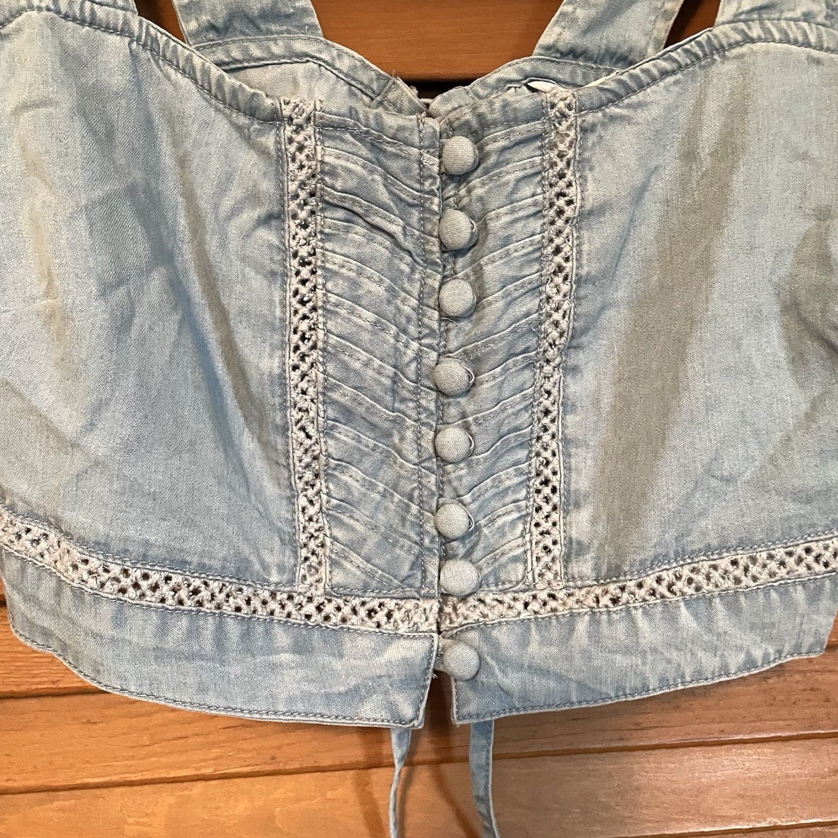 Guess GUESS Chambray Eco Women’s Sleeveless Jaylani Crop Top M NWT Adjustable Back Shirt Womens Crop Top Summer Boho 70s Fashion (Blue) Size M / US 6-8 / IT 42-44 - 3 Thumbnail