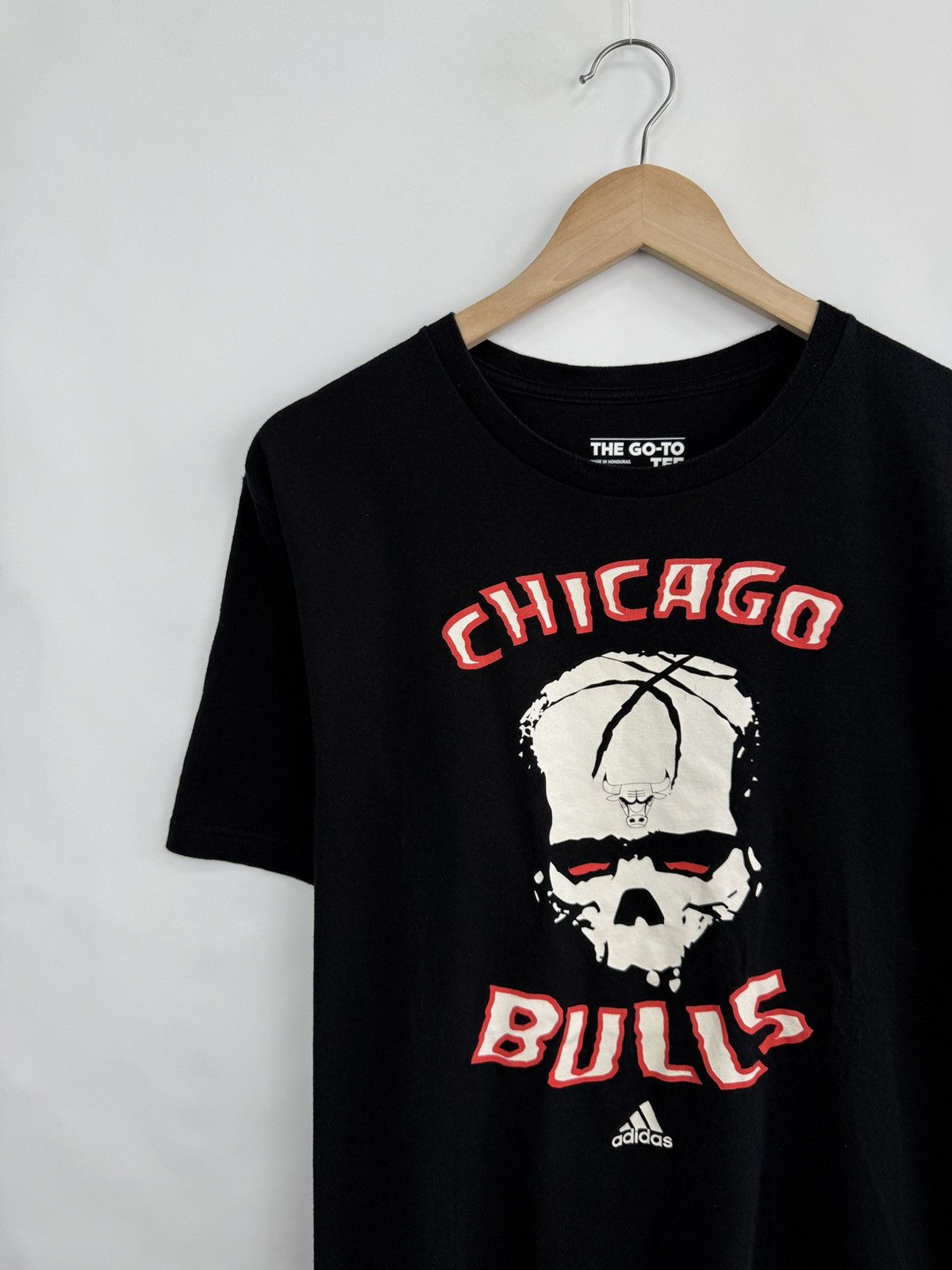 Adidas 💀🇺🇸 Y2K Adidas Chicago Bulls Skull T-Shirt Rare Retro Hype Size US L / EU 52-54 / 3 - 2 Thumbnail