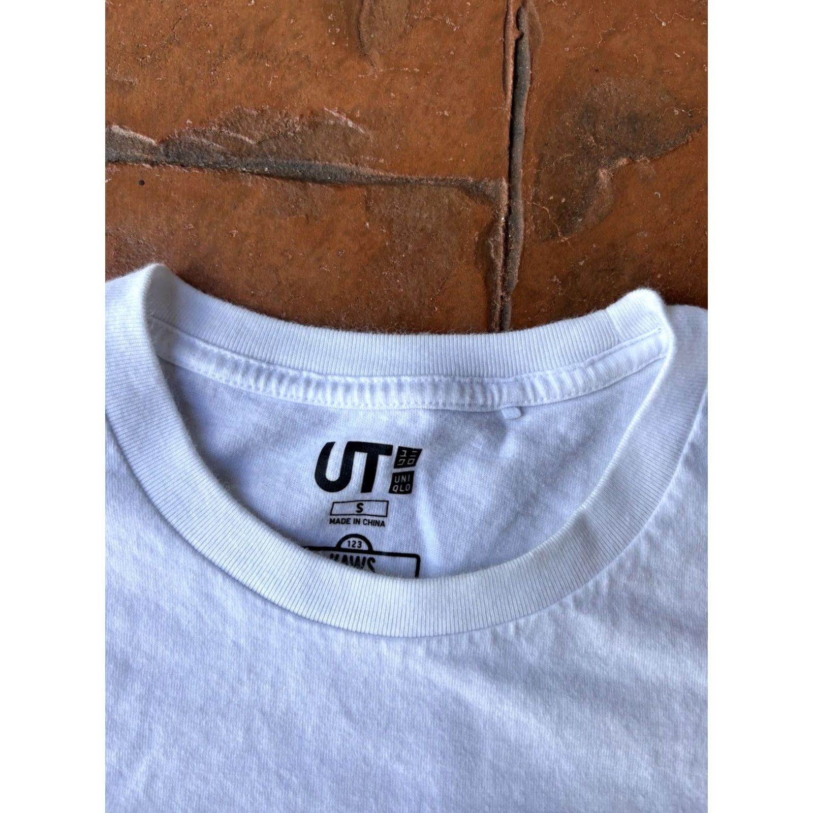 Uniqlo VINTAGE Kaws Sesame Street Uniqlo UT Pocket T-Shirt Small Graphic Size US S / EU 44-46 / 1 - 2 Thumbnail