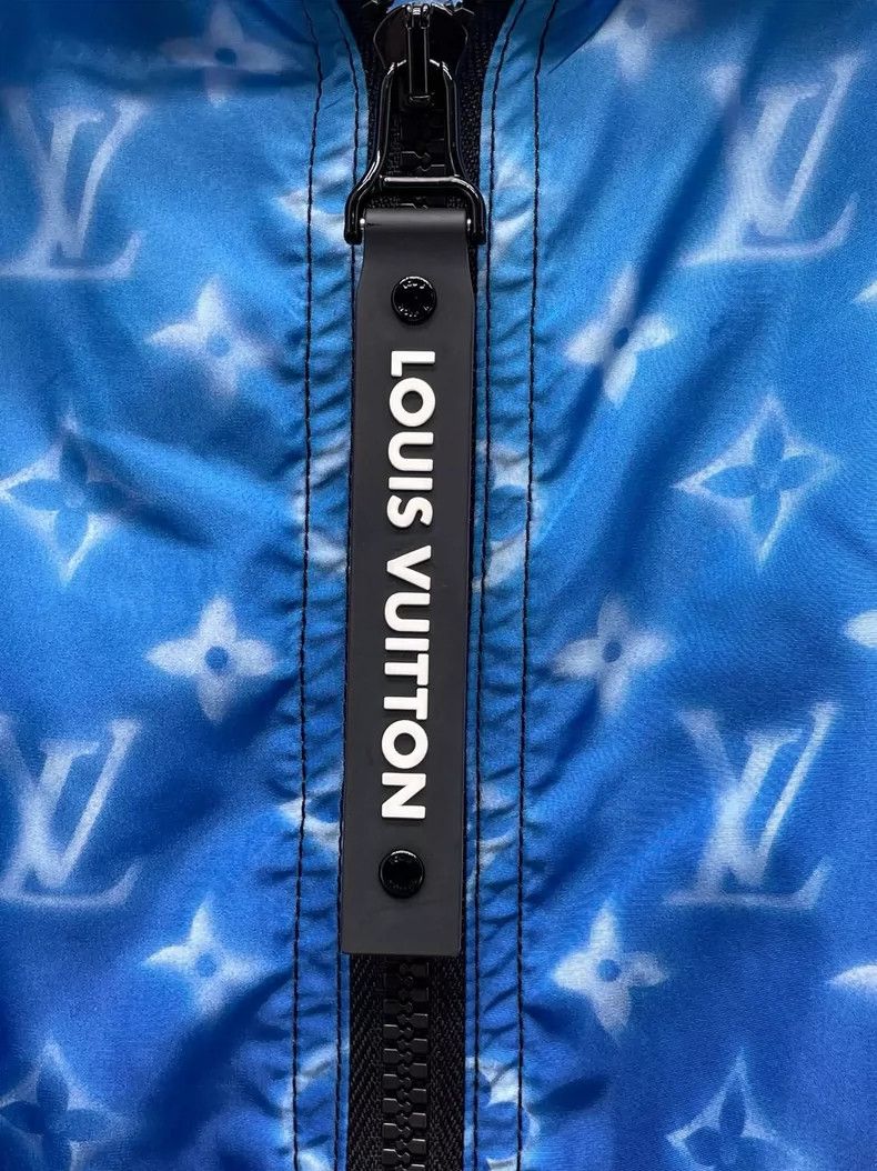 Louis Vuitton LOUIS VUITTON Blue gradient full logo windbreaker jacket 25 Size XS / US 0-2 / IT 36-38 - 4 Thumbnail