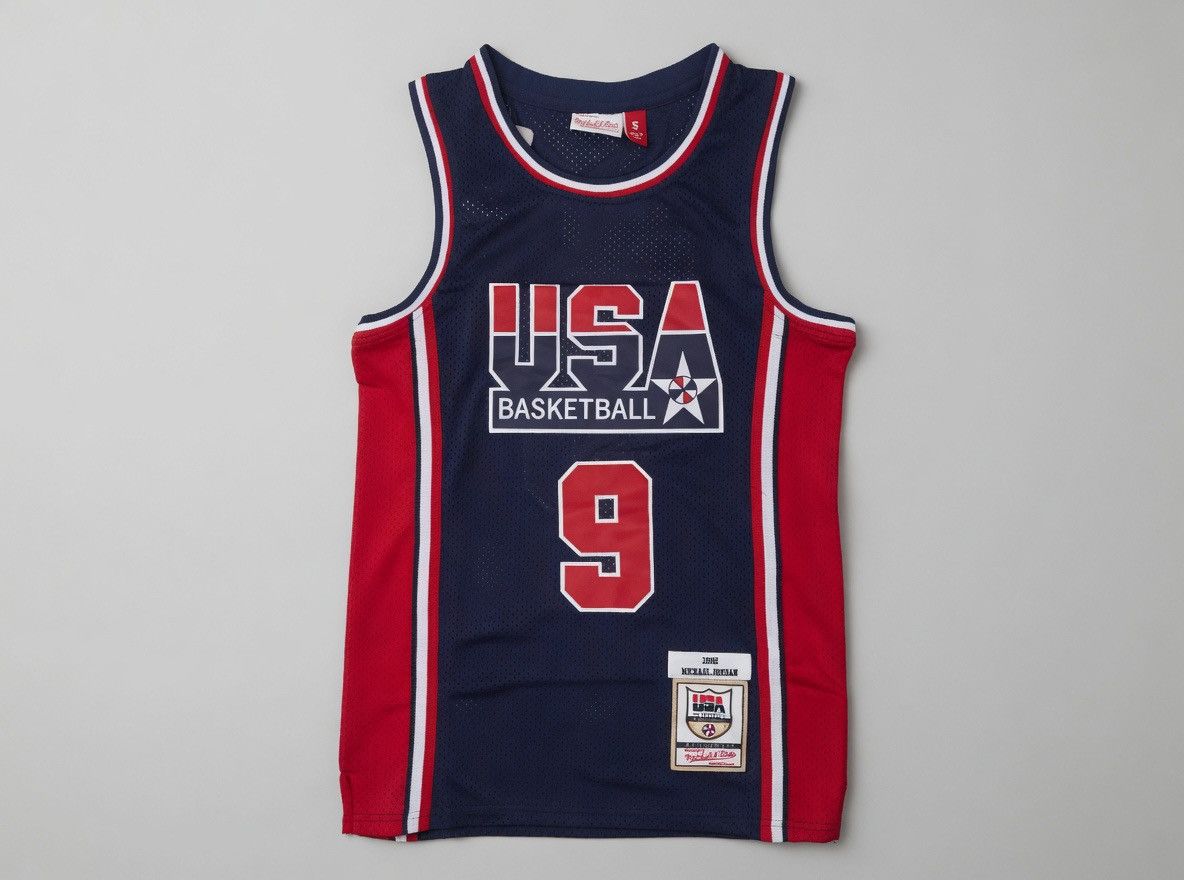 NBA Retrò Maglia Michael Jordan "USA" - M Size US M / EU 48-50 / 2 - 2 Thumbnail