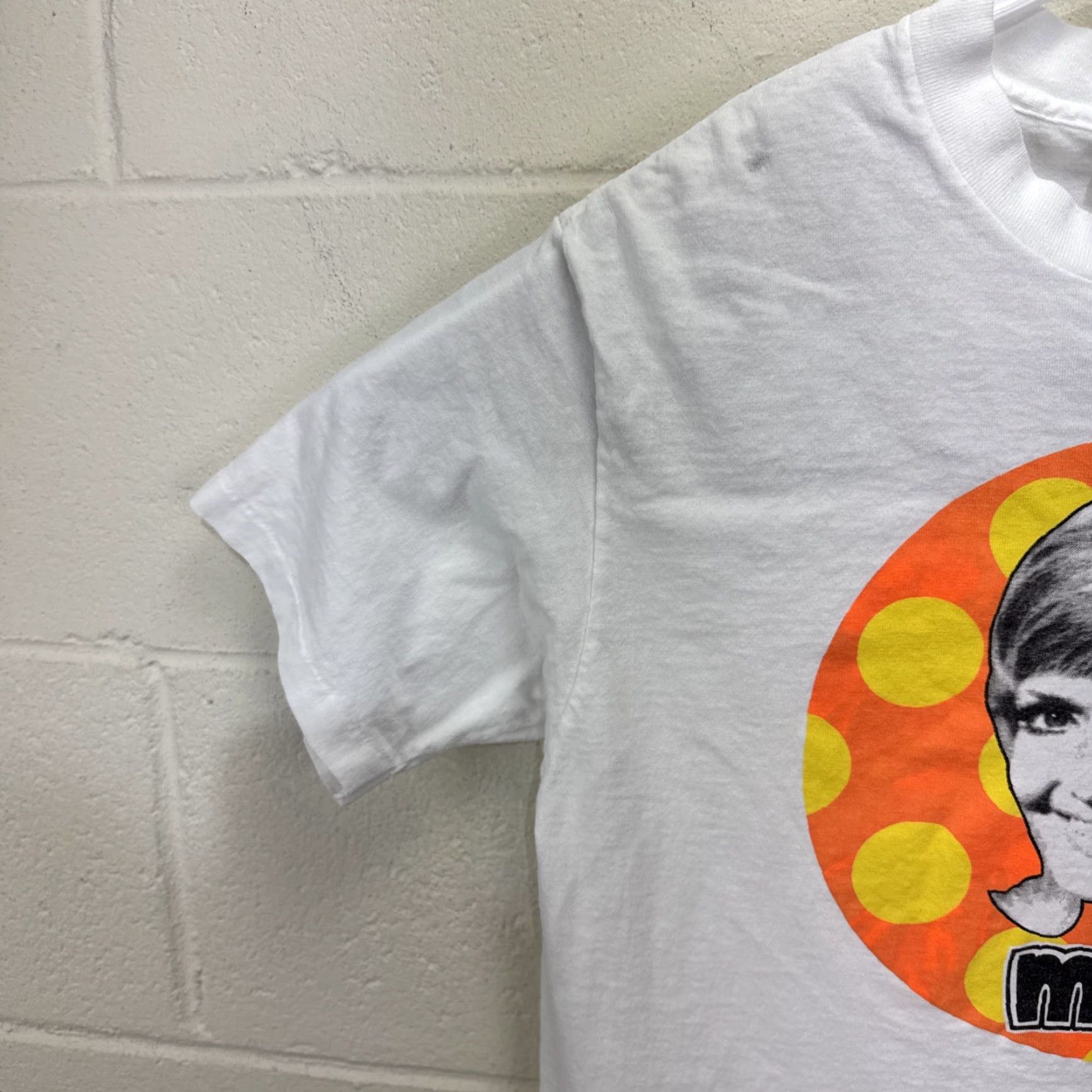 Vintage VINTAGE Stanley Desantis Brady Bunch TV Promo T-Shirt Medium Unisex 90s White Graphic Print Size US M / EU 48-50 / 2 - 6 Thumbnail