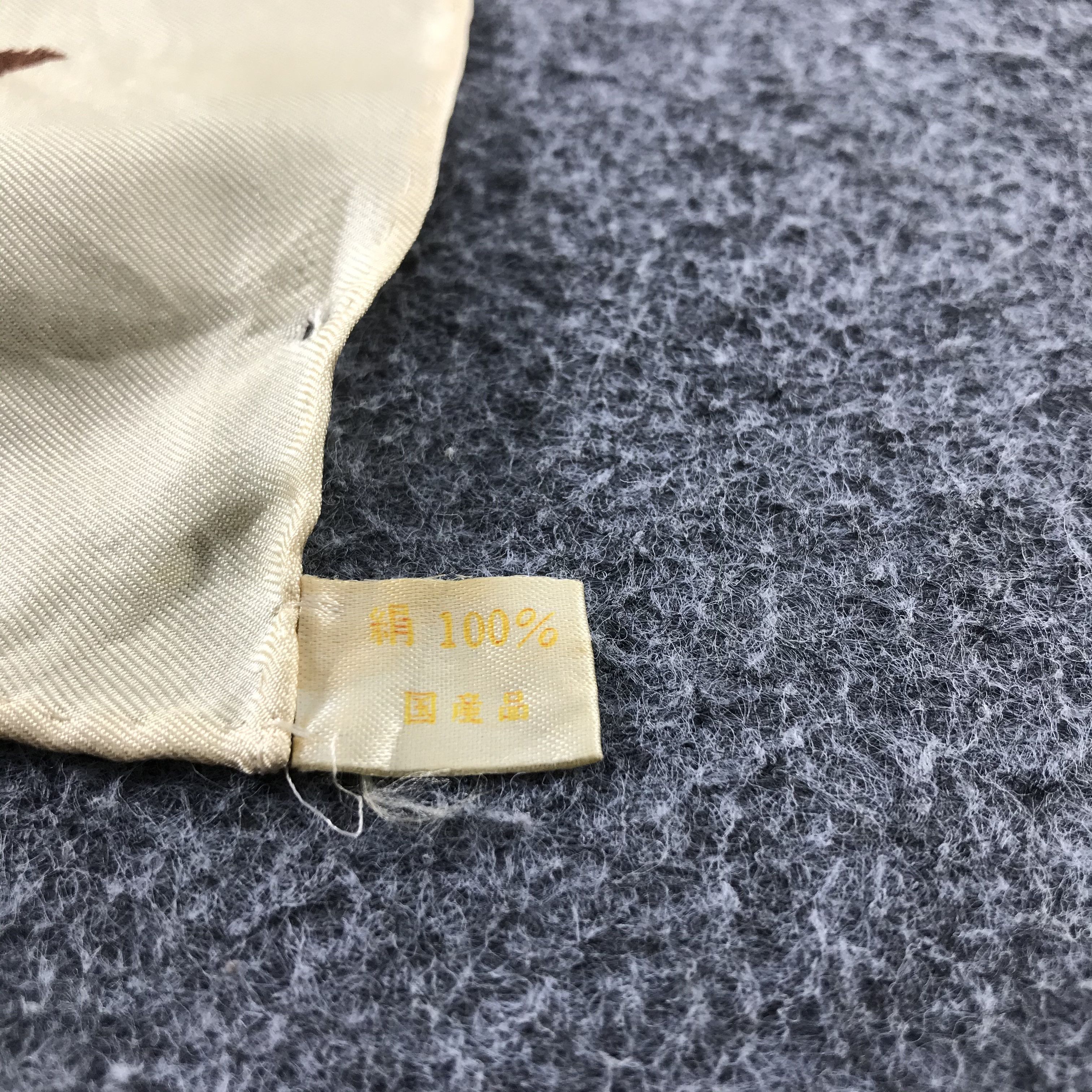 Hanae Mori Vintage Hanae Mori Giraffe Spots Stole Silk Scarf M73 Size ONE SIZE - 11 Thumbnail