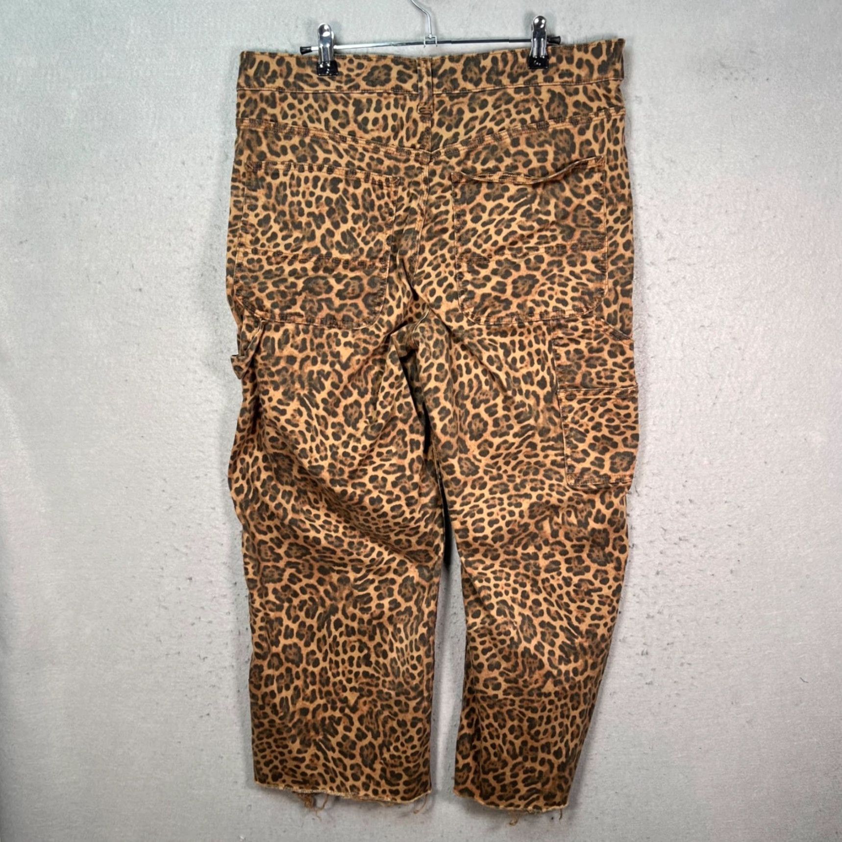 Gap Gap Womens Carpenter Pants 90s Leopard Print High Rise Straight Inseam 25in Brown XS? Size 34" / US 12 / IT 48 - 2 Thumbnail