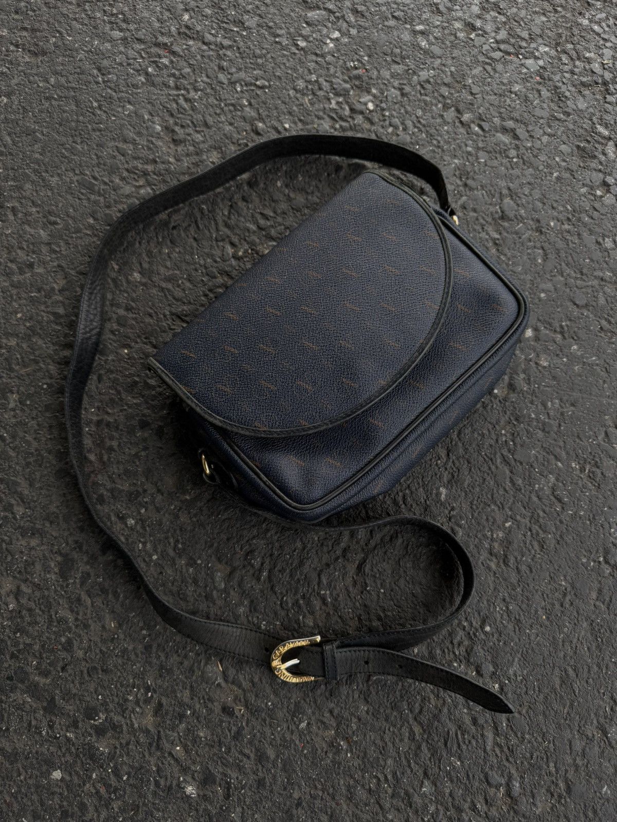 Valentino × Vintage Valentino Garavani Crossbody Bag Monogram Design Vintage y2k Size ONE SIZE - 2 Thumbnail