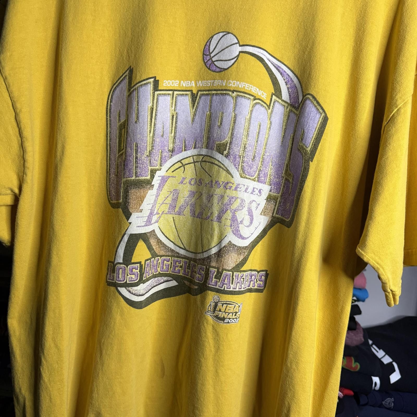 Gildan 2002 NBA Finals Lakers T-shirt Size US XL / EU 56 / 4 - 2 Thumbnail
