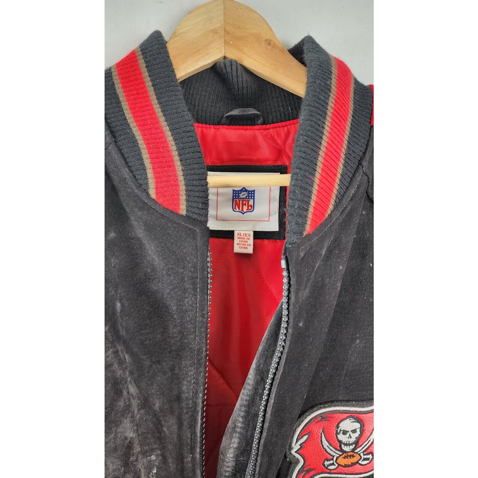 NFL Vintage NFL Tampa Bay Buccaneers Leather Jacket Size US XL / EU 56 / 4 - 3 Thumbnail