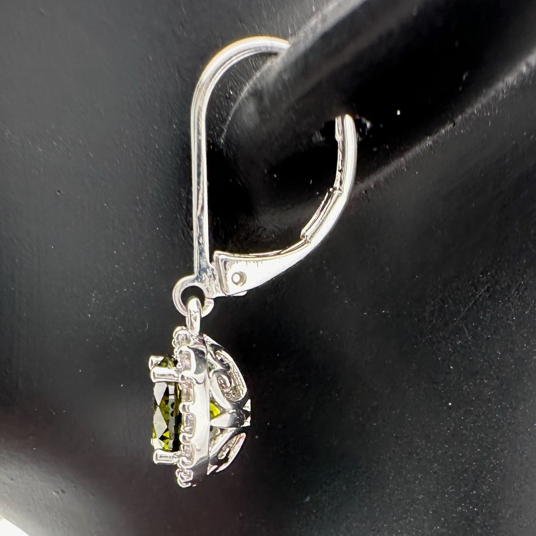Other Beautiful Green Peridot & White Topaz Round Halo Necklace an Size ONE SIZE - 5 Thumbnail