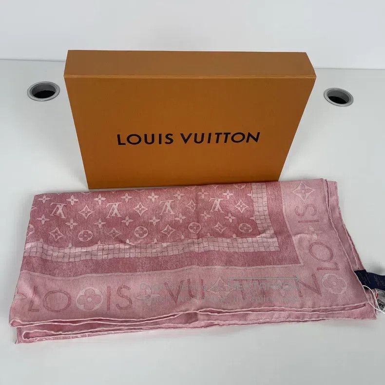 Louis Vuitton Louis Vuitton Mulberry Silk Scarf Size ONE SIZE - 2 Thumbnail
