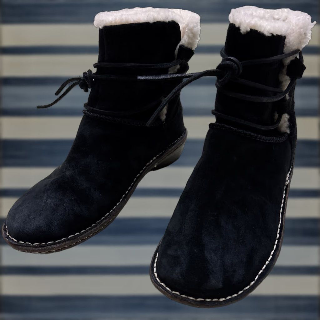 UGG Caspia Black Suede Ankle Boots Women 9 Us Lace Up Flat Wedge Heel Shoes 40 Eu Winter Outdoor