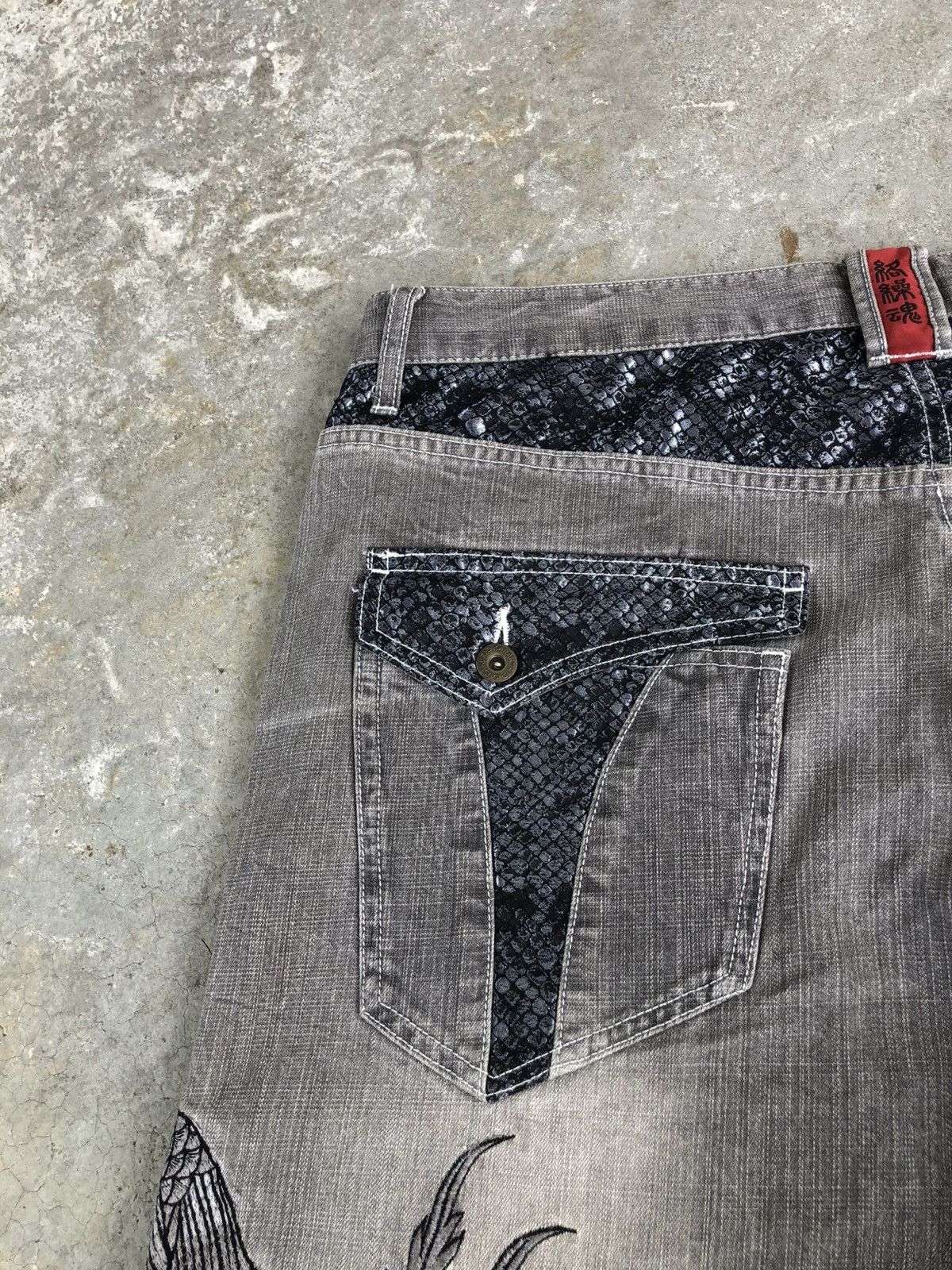 Karakuri Tamashii Karakuri Tamashii Embroidered Jeans Distressed Size US 38 / EU 54 - 18 Thumbnail