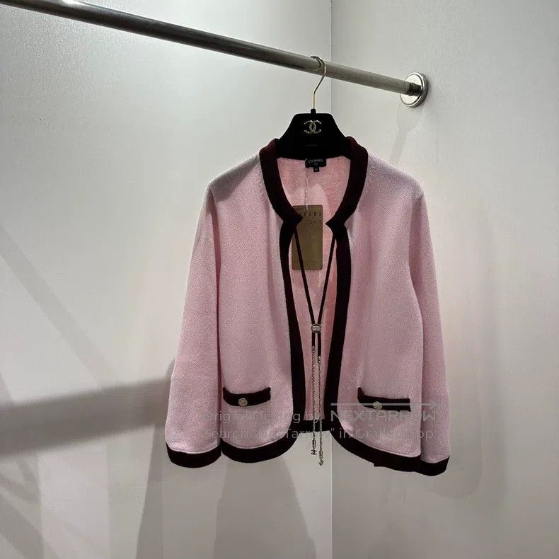 Chanel Chanel 25A cashmere lace cardigan coat Size M / US 6-8 / IT 42-44 - 1 Thumbnail