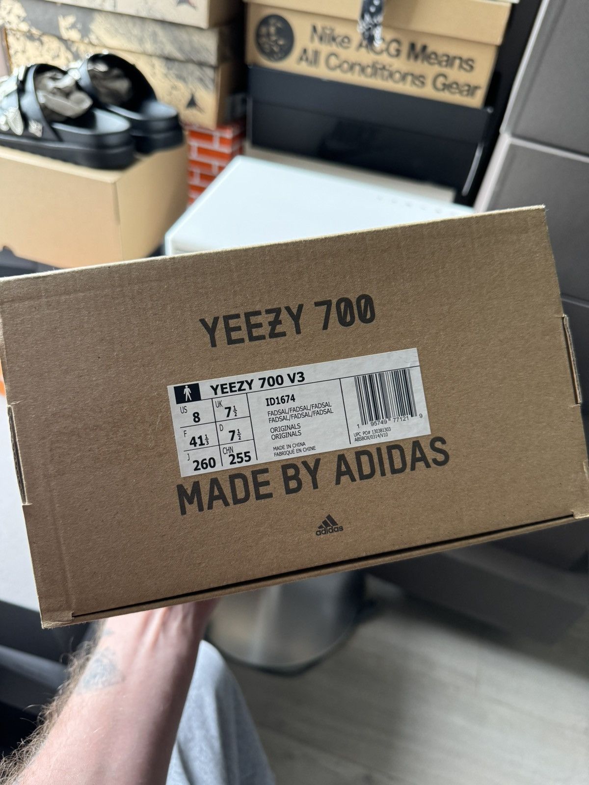 Adidas Brand New YZY 700 V3 Size US 8 / EU 41 - 4 Thumbnail