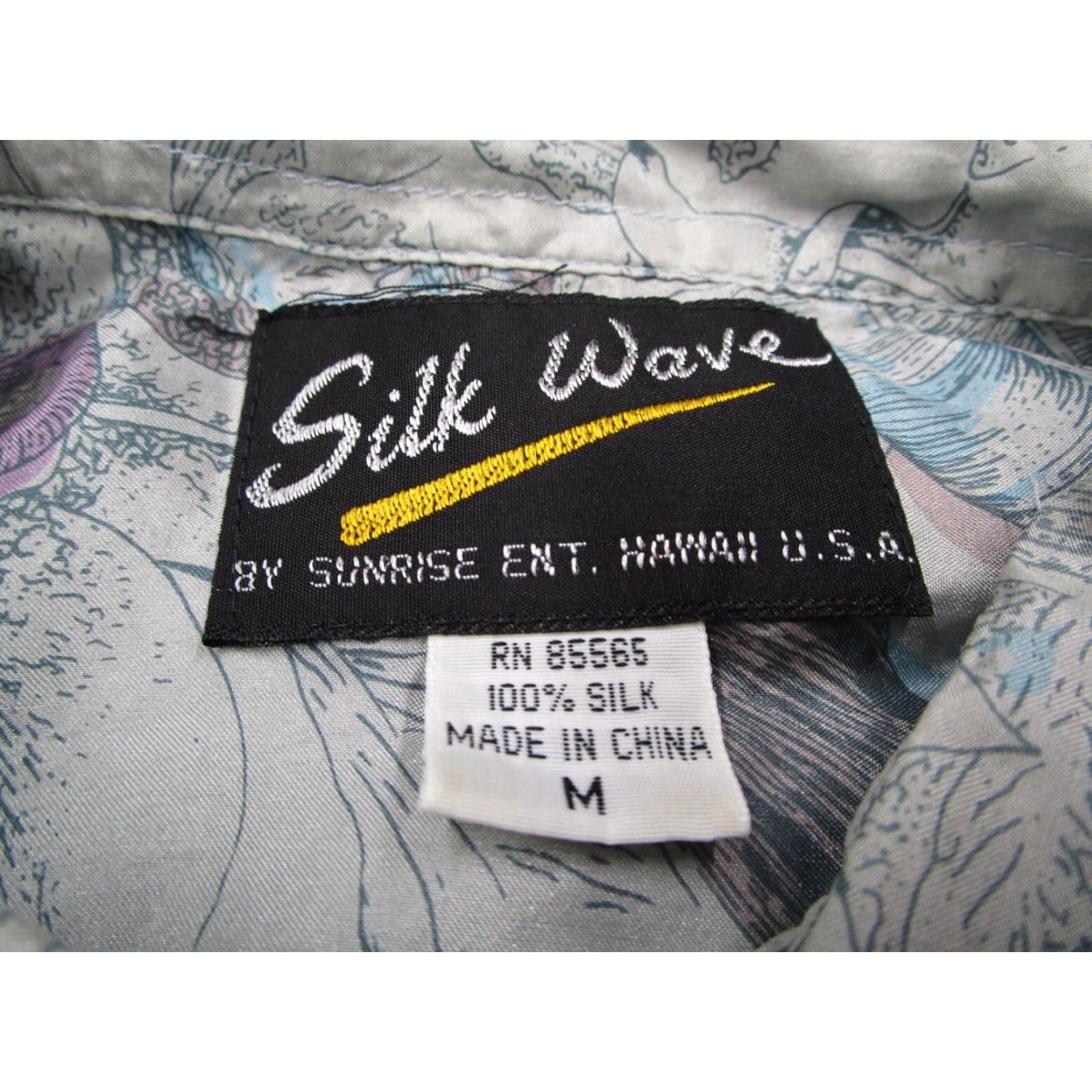 Etro VINTAGE Silk Wave Shirt Mens Medium Gray Floral Button Up Hawaiian Tiki Retro Size US M / EU 48-50 / 2 - 3 Thumbnail