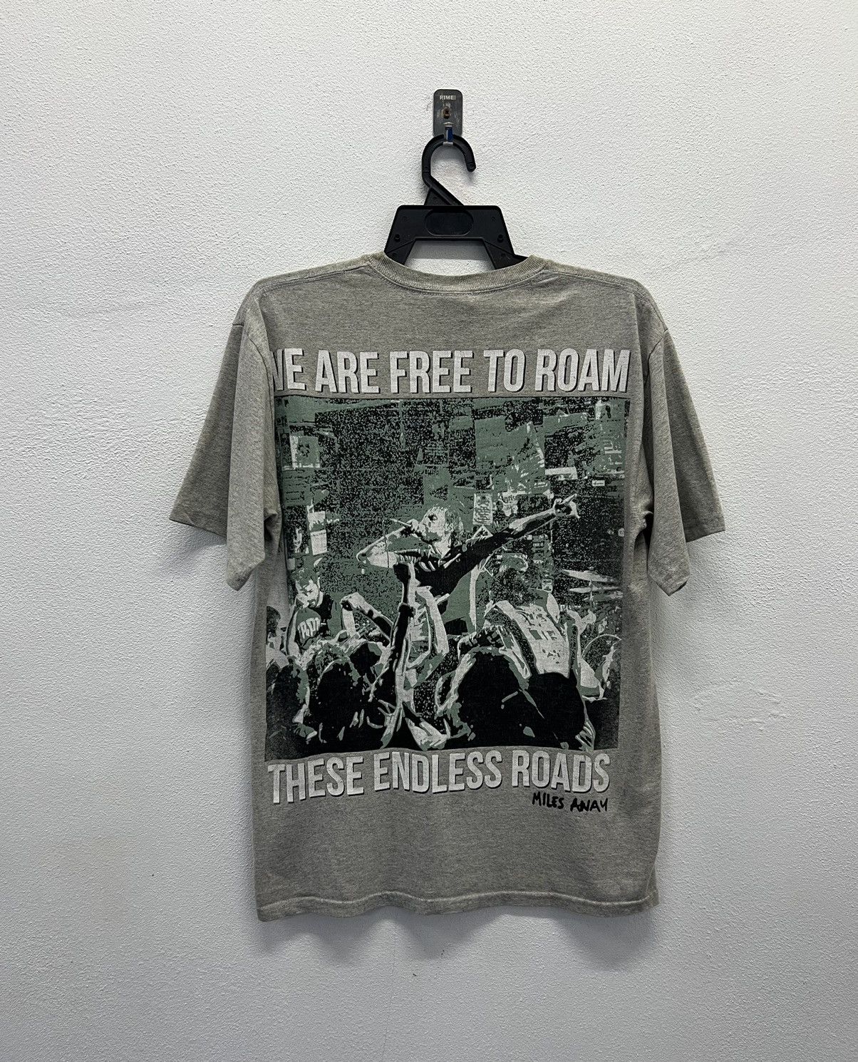 Band Tees × Gildan × Vintage VINTAGE MILES AWAY ENDLESS ROADS SHIRT Size US M / EU 48-50 / 2 - 1 Thumbnail