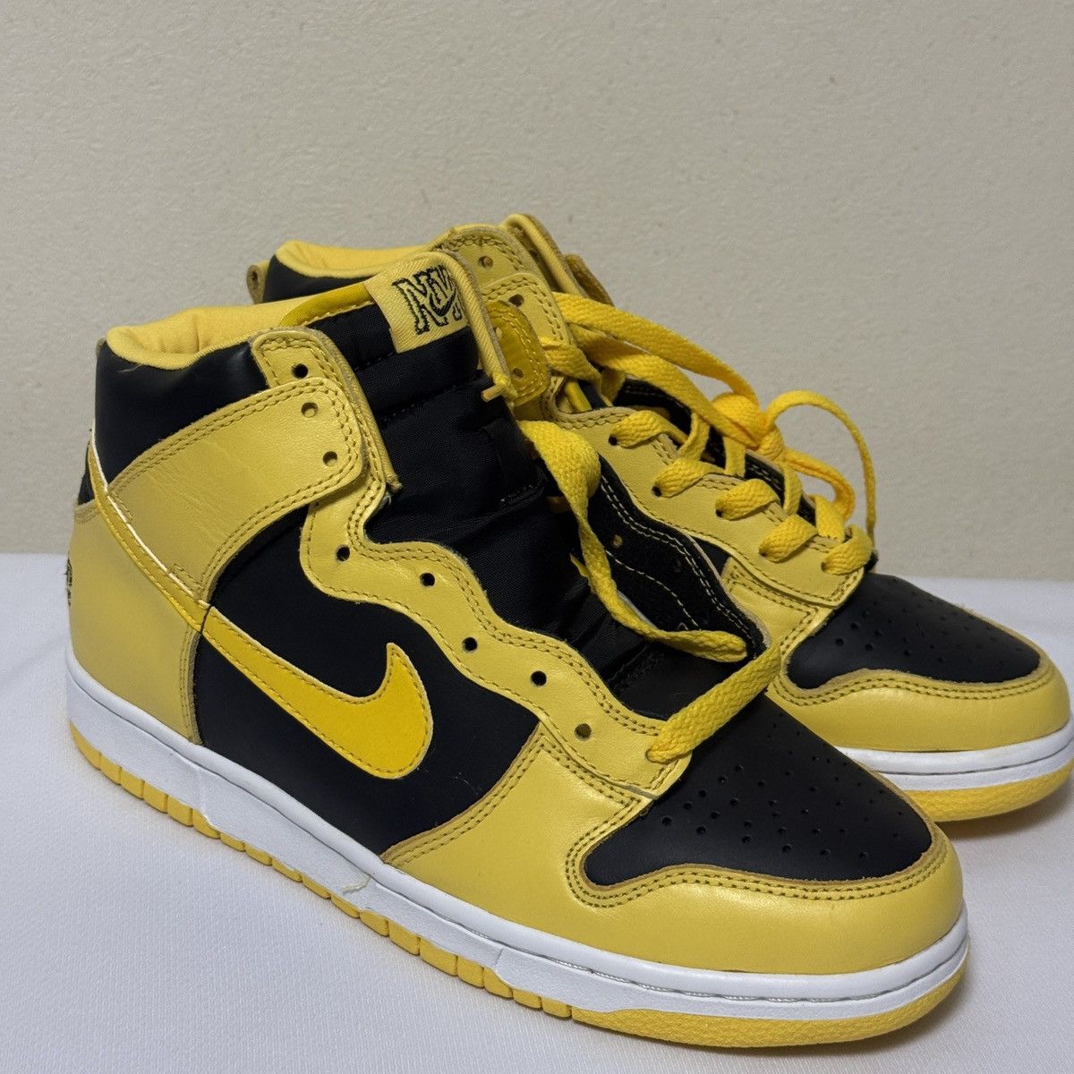 Nike 1999 NIKE DUNK HIGH LE NYC NEW YORK CITY GOLDENROD Size US 8 / EU 41 - 3 Thumbnail