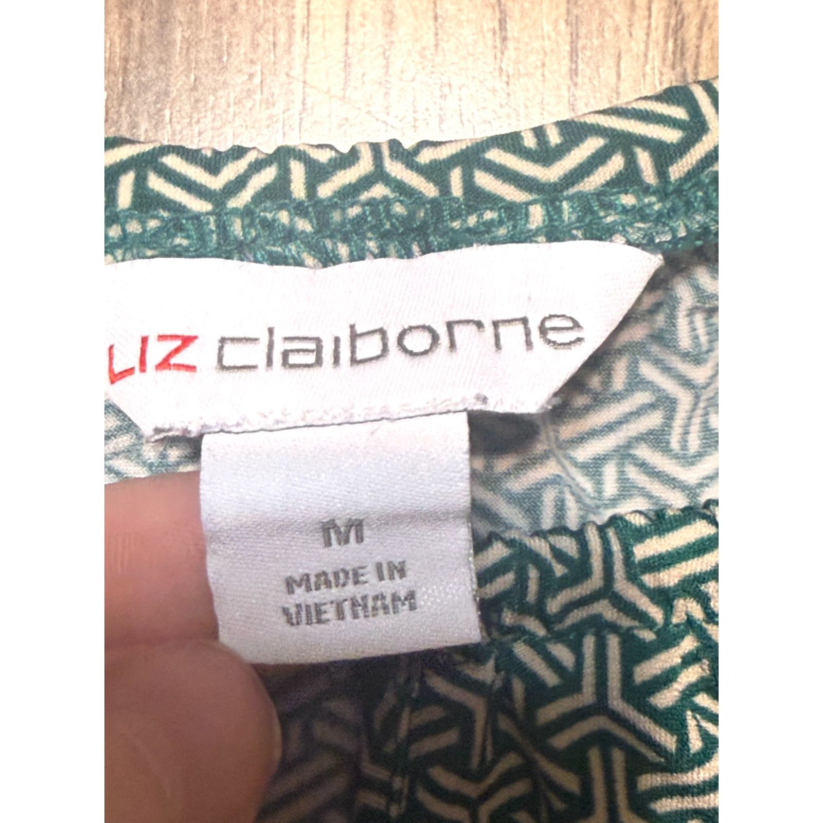 Liz Claiborne Liz Claiborne Blouse Shirt Women's M Green Long Sleeve Key Hole Size M / US 6-8 / IT 42-44 - 5 Thumbnail