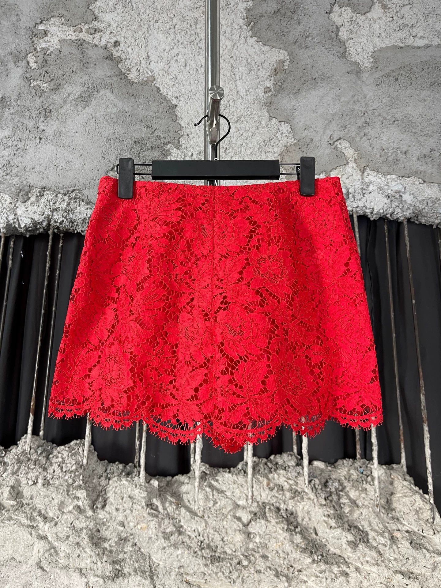 Valentino Valentino Women's Lace Shorts 40 New Size 27" / US 4 / IT 40 - 1 Thumbnail