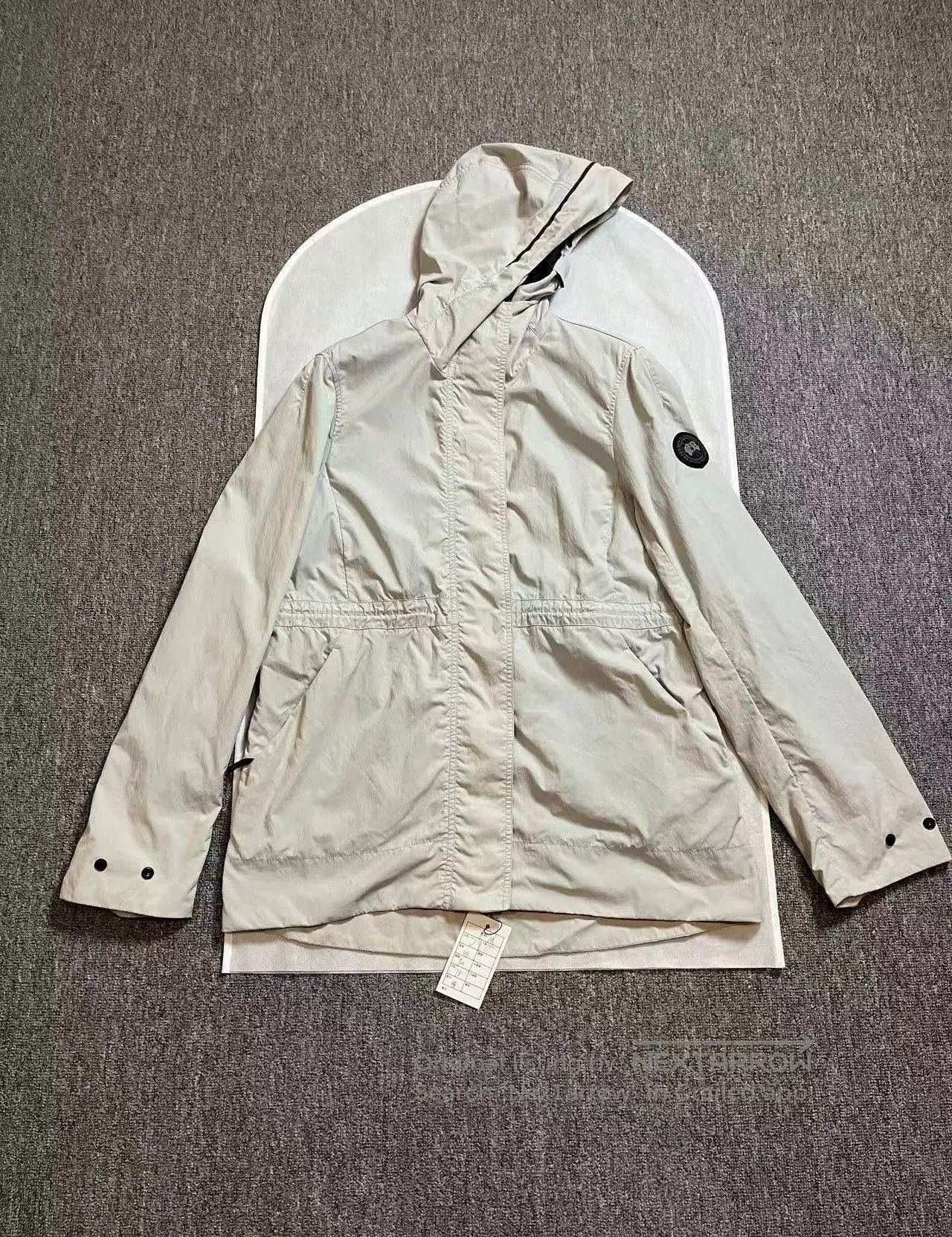 Canada Goose Canada Goose Women's Windbreaker Jacket. Size M / US 6-8 / IT 42-44 - 1 Thumbnail