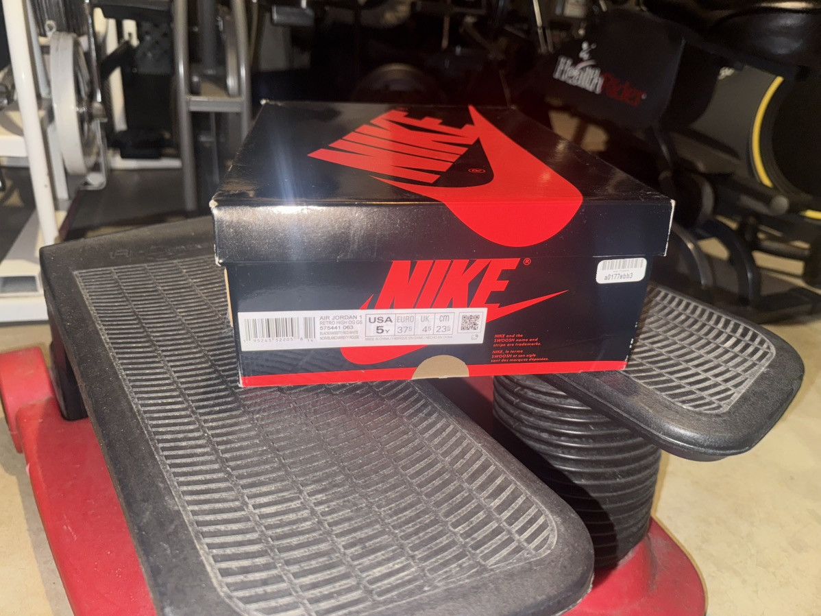 Jordan Brand Air Jordan 1 Retro High OG GS Patent Bred Size US 6.5 / IT 36.5 - 6 Thumbnail