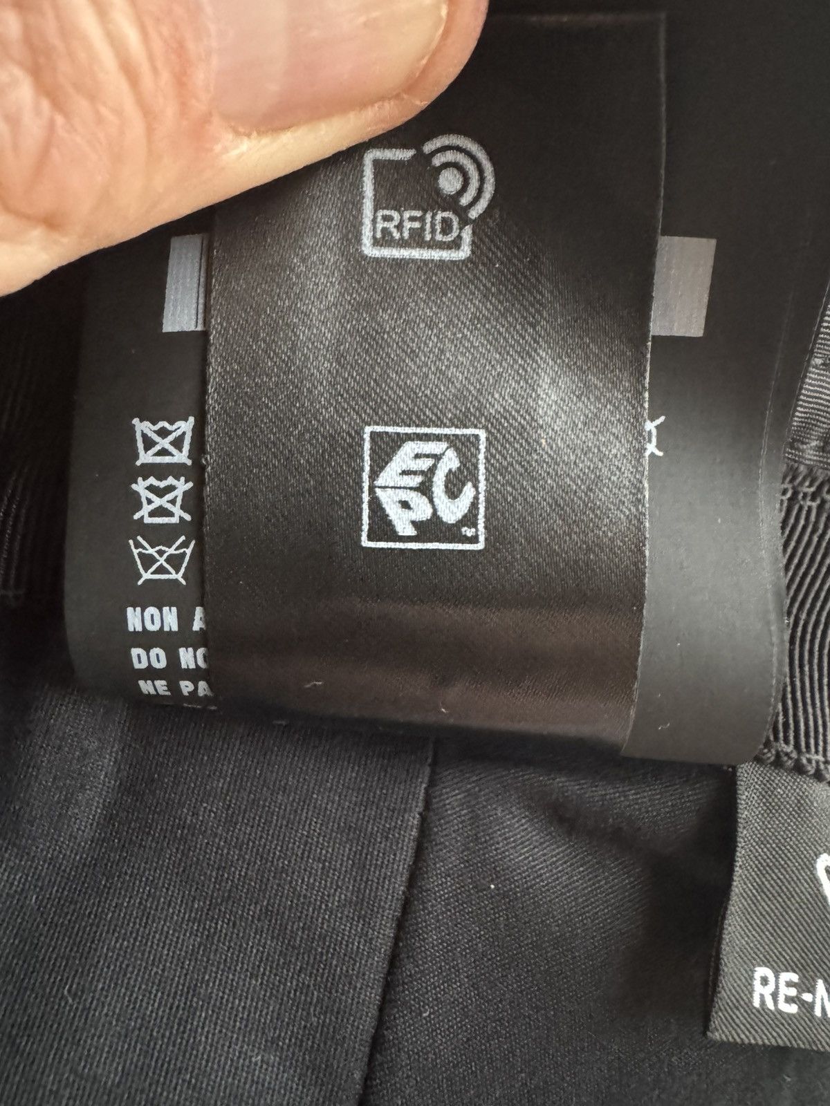 Prada PRADA bucket hat marked size M see ALL PHOTOS AND MEASURES Size ONE SIZE - 16 Thumbnail