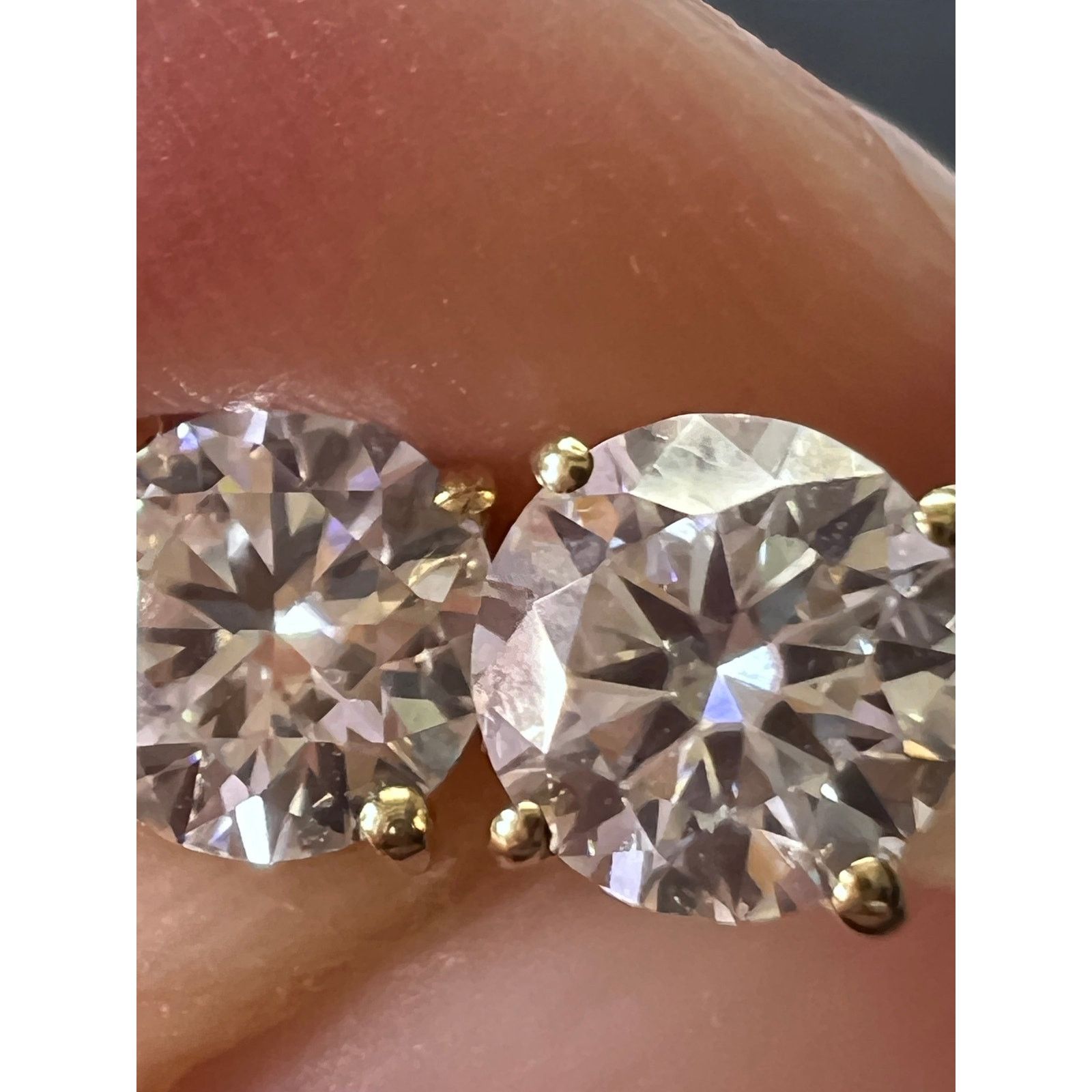 Other 10k yellow gold moissanite stud earrings Size ONE SIZE - 1 Thumbnail