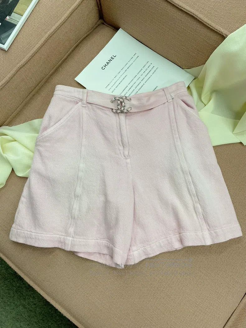 Chanel Chanel Pink high-waisted double c-button old denim shorts Size 25" / US 0 / IT 36 - 1 Thumbnail