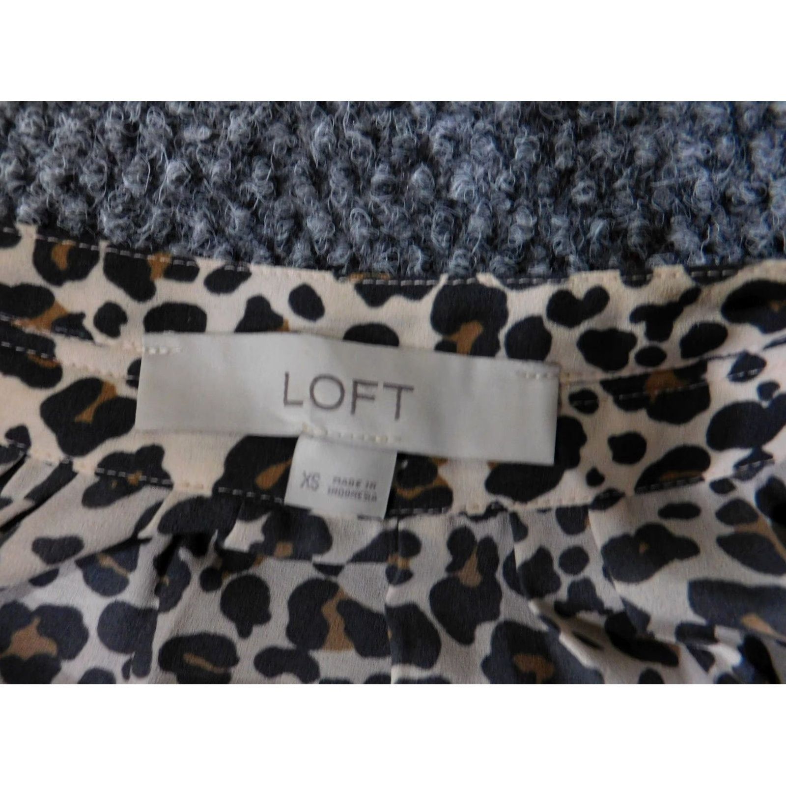 Ann Taylor LOFT Blouse Womens XS Brown Black Leopard Print Lightweight Long Sleeve Button Henley Casual Breathable Animal Print Size XS / US 0-2 / IT 36-38 - 4 Thumbnail