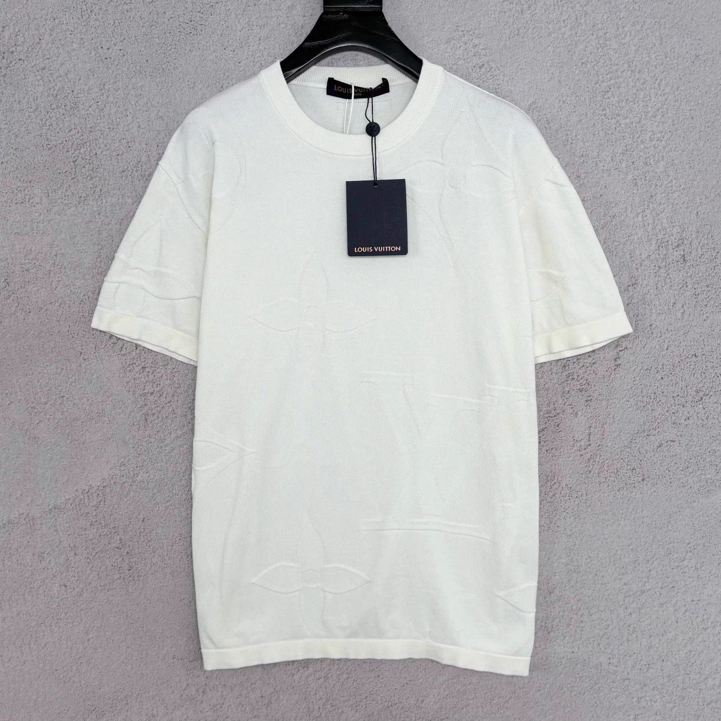 Louis Vuitton LV 26 Holiday Monogram Embossed Knit SS White S Size US S / EU 44-46 / 1 - 1 Thumbnail
