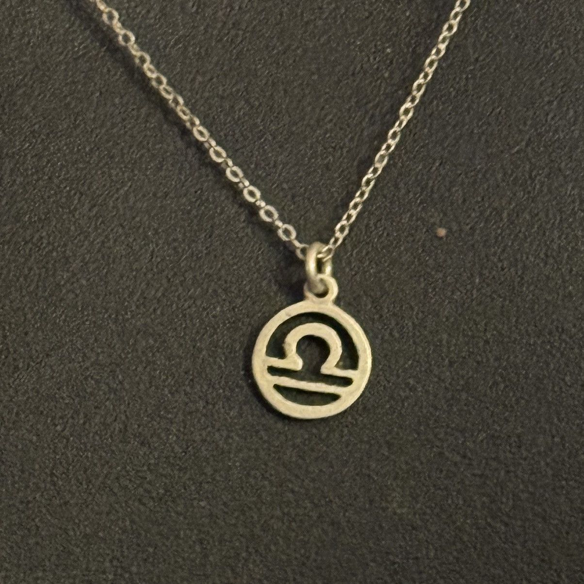 Vintage Vintage 925 silver Libra pendant necklace Size ONE SIZE - 5 Thumbnail