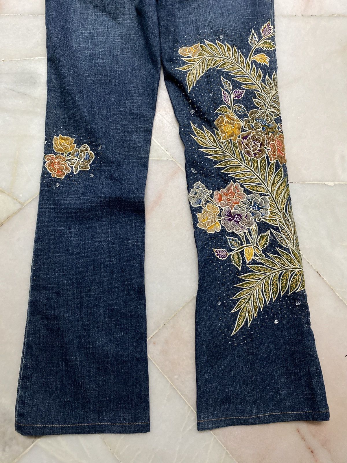 Japanese Brand Flared Japanese Art Denim Embroidered Floral Design Rare Size US 29 - 16 Thumbnail