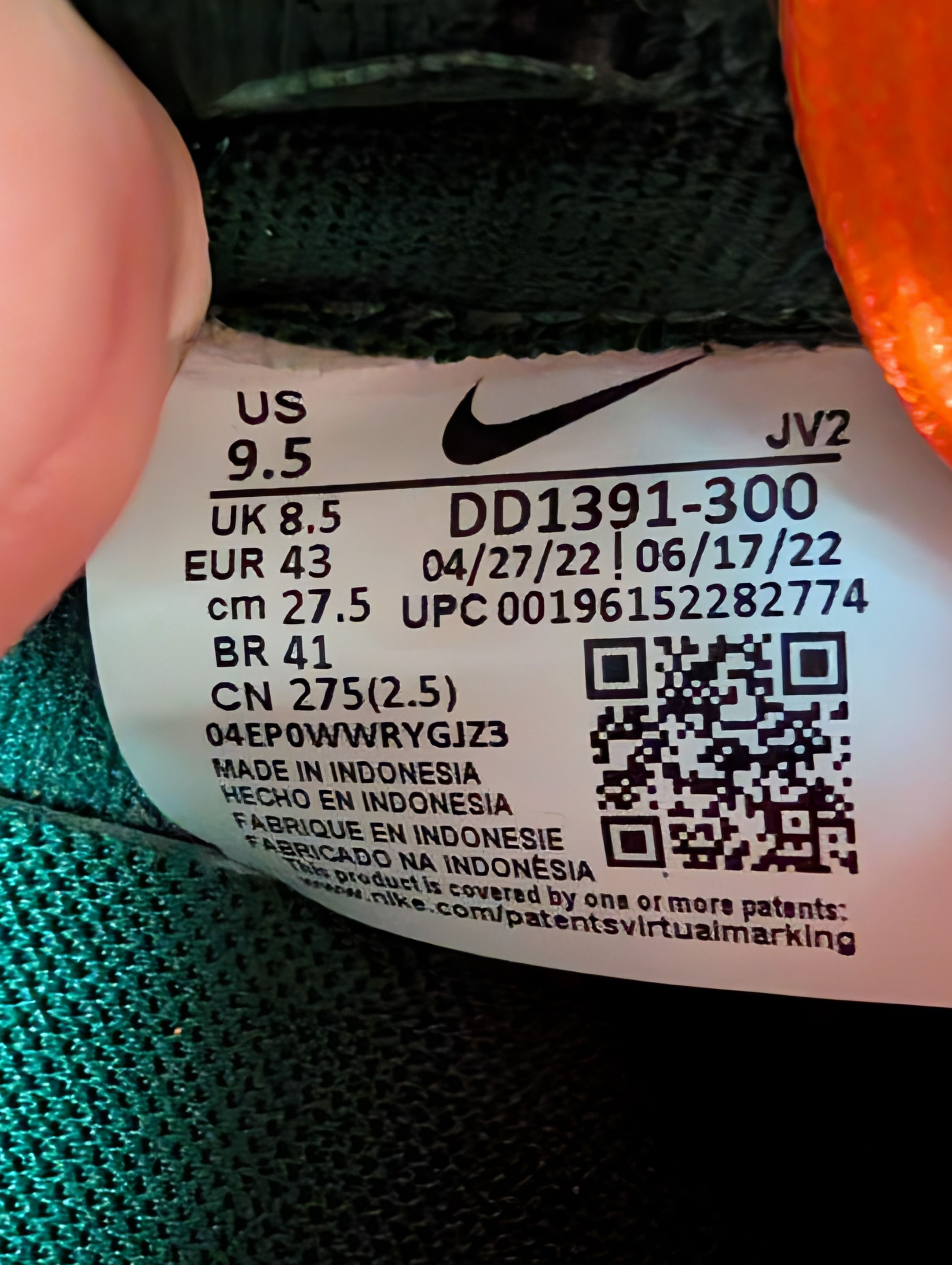 Nike Nike Dunk Low Retro " Miami Hurricanes " Size US 9.5 / EU 42-43 - 18 Thumbnail