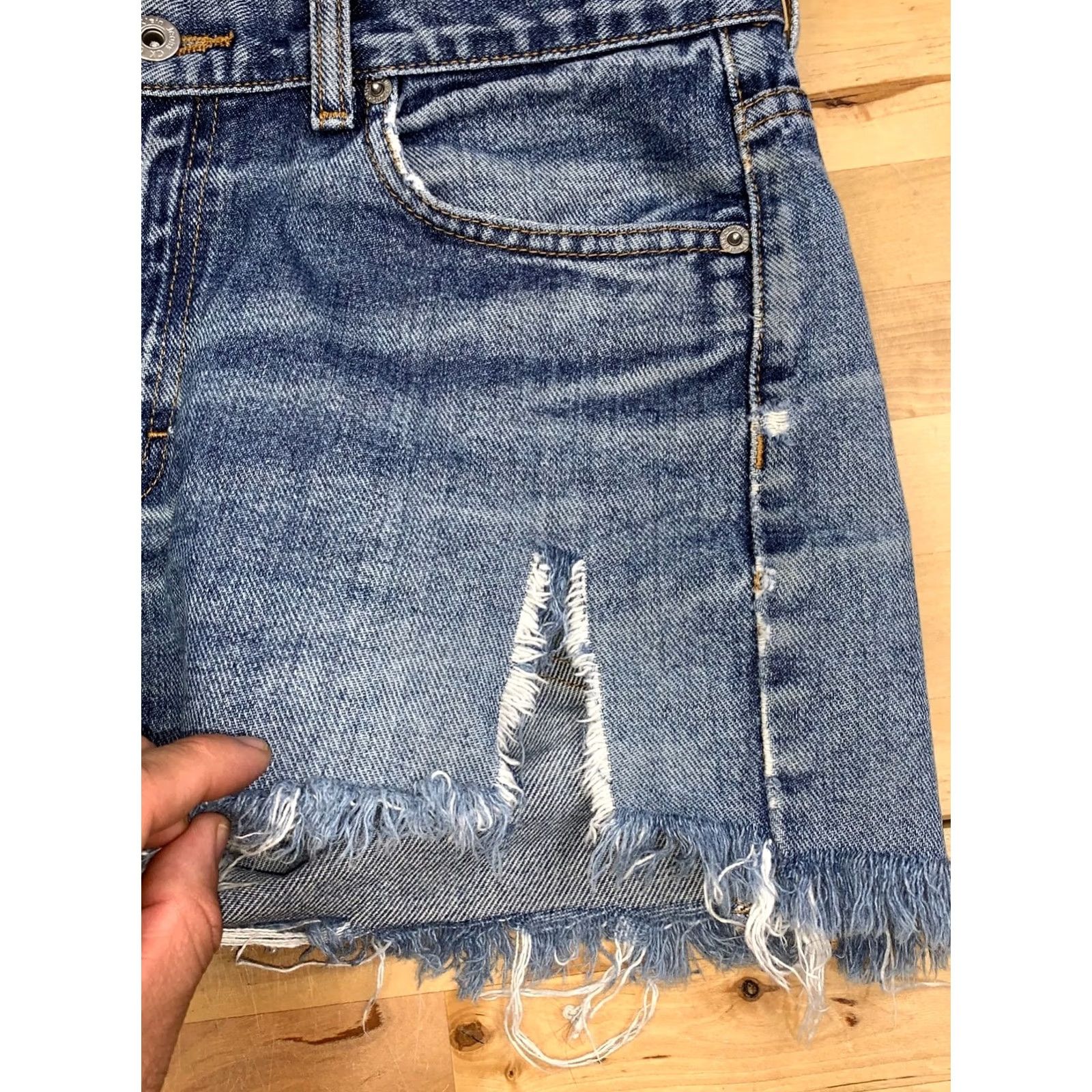 Calvin Klein Calvin Klein Women 7 Blue Cut Off Shorts 3" Inseam Casual Distress Size 28" / US 6 / IT 42 - 5 Thumbnail