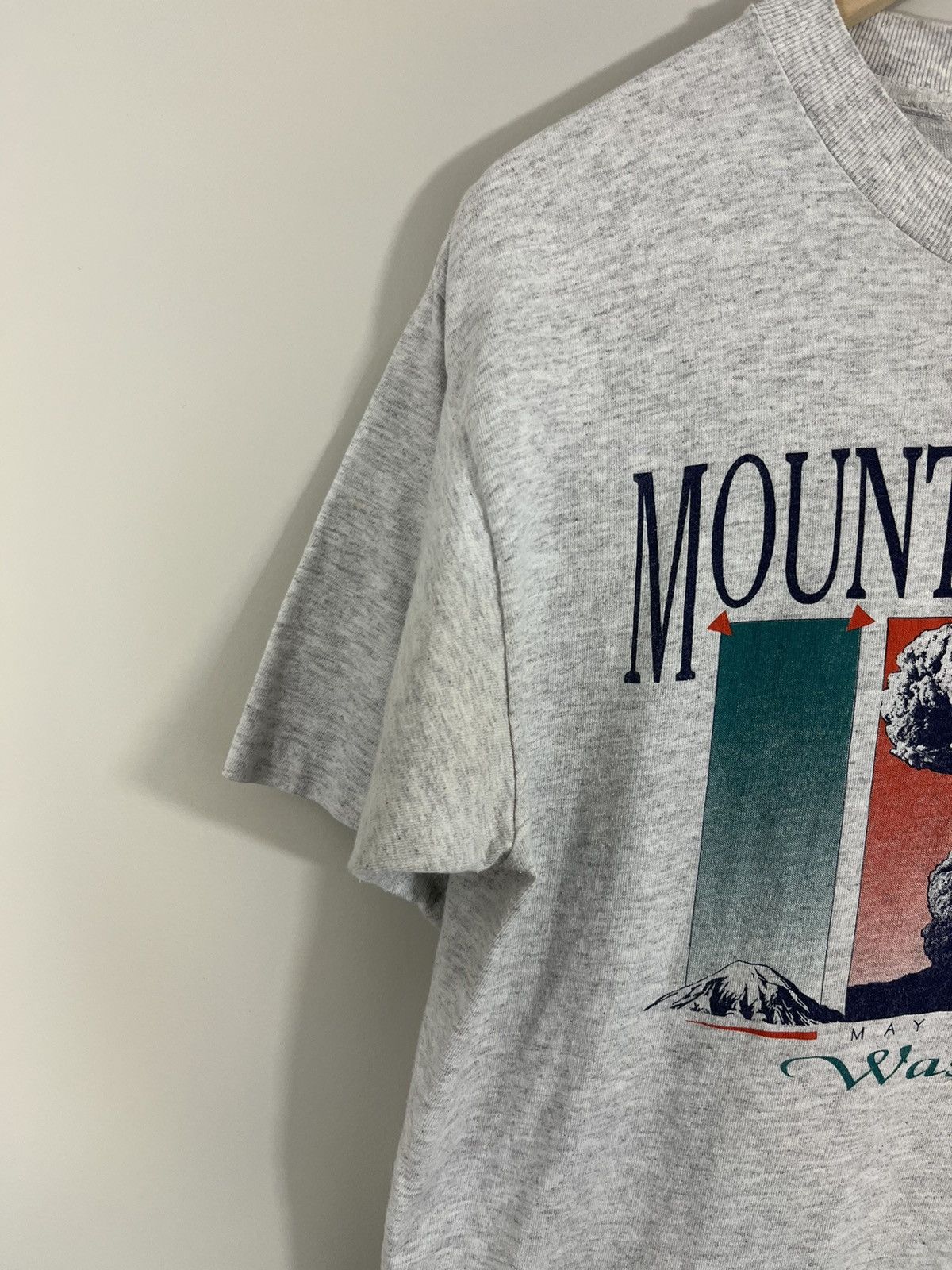 Vintage Mount St Helens 1980 Explosion Distressed Tee Size US L / EU 52-54 / 3 - 6 Thumbnail