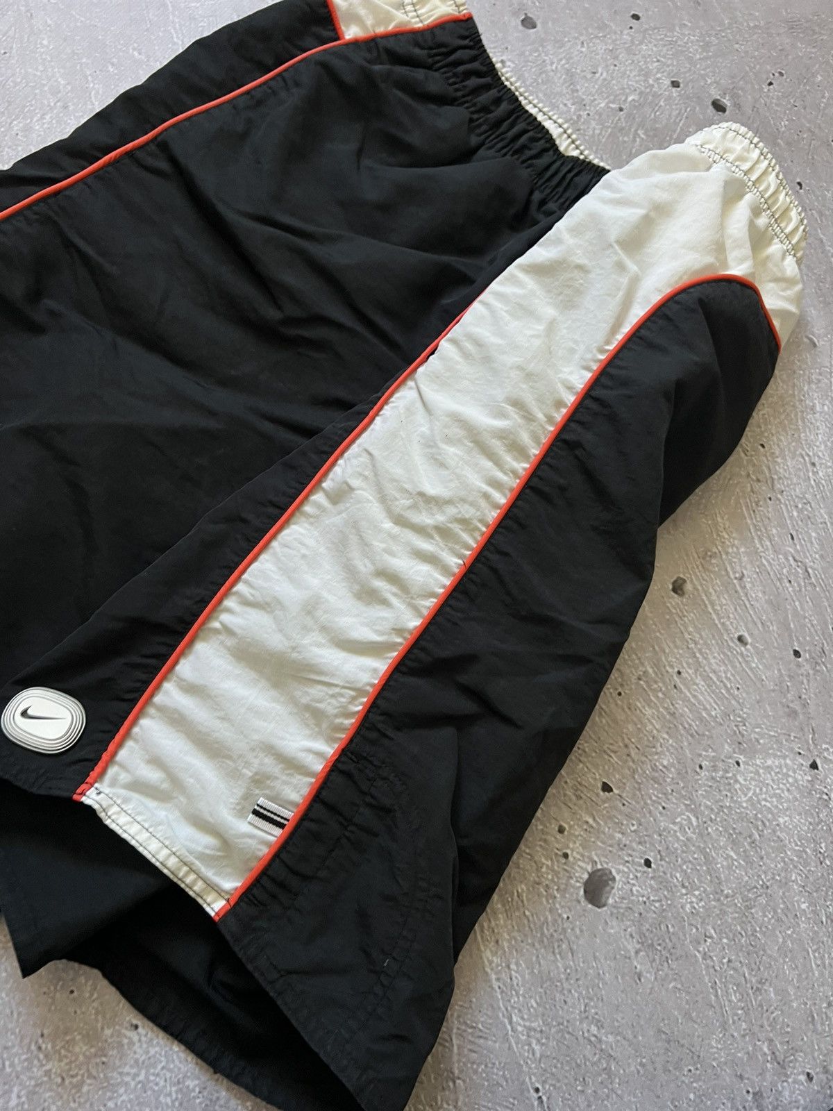 Nike Very Rare Short Nike Vintage Big Logo Size L Y2K Hype Size US 36 / EU 52 - 5 Thumbnail