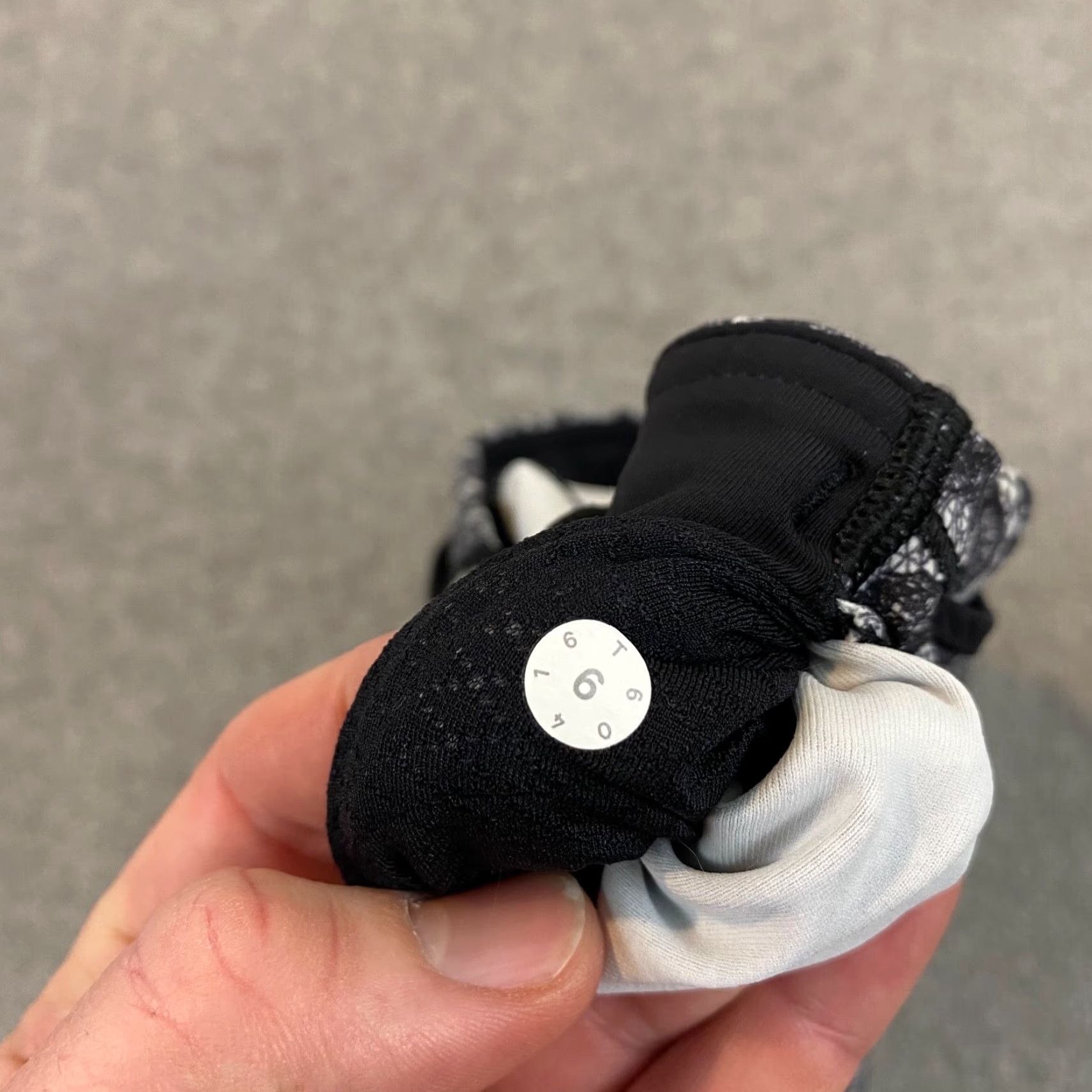 Lululemon Lululemon Leggings Womens 6 Wunder Under Black Floral Capris 16.5" Inseam Yoga Gym Running Size 28" / US 6 / IT 42 - 3 Thumbnail