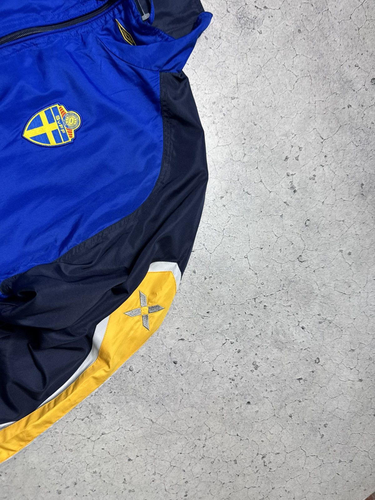 Umbro Umbro Sweden Team Vintage Nylon Jacket Football Soccer Size US M / EU 48-50 / 2 - 5 Thumbnail