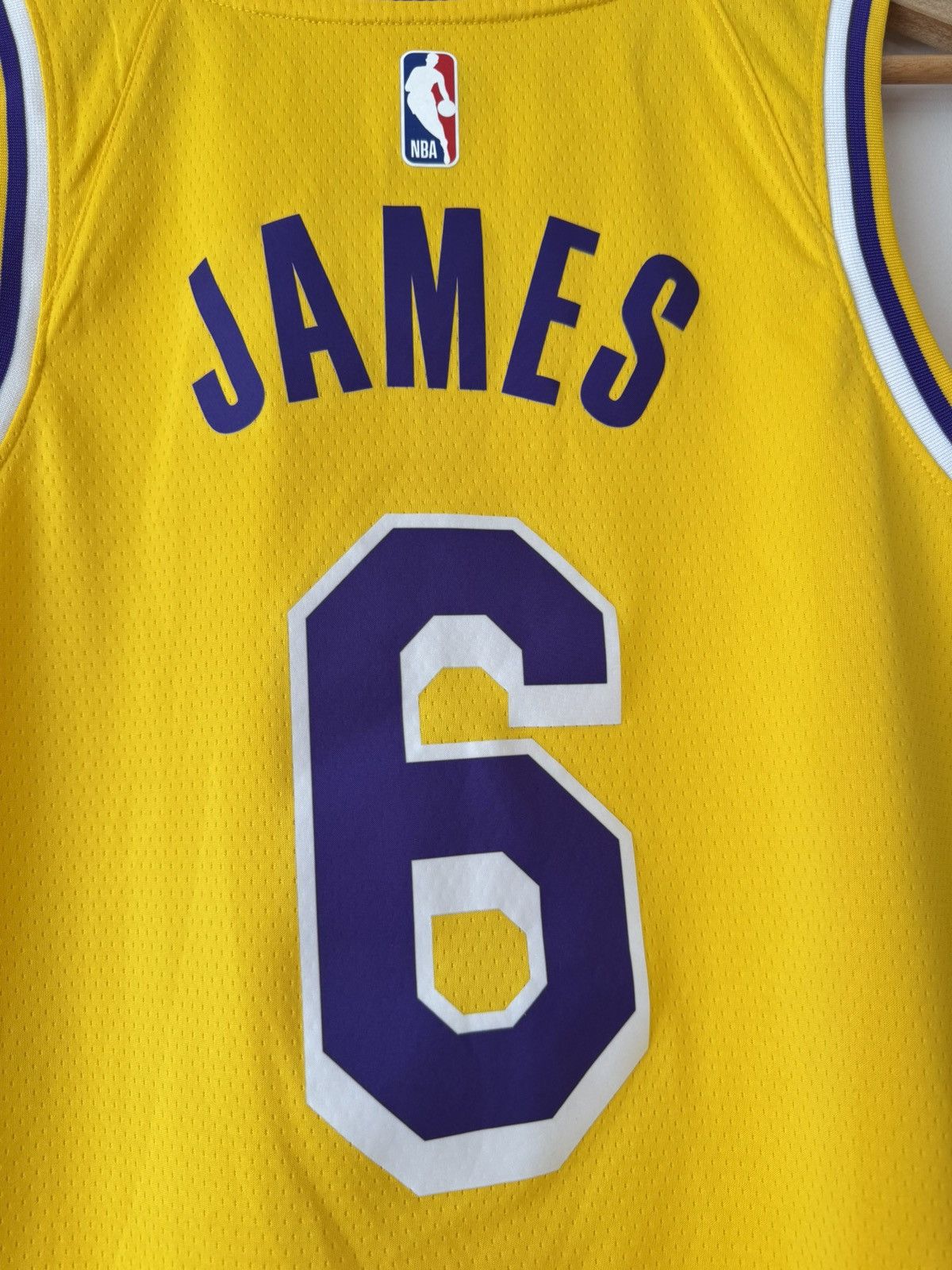 Nike James #6 Los Angeles Lakers Basketball Jersey NBA Shirt Kit Size US M / EU 48-50 / 2 - 9 Thumbnail
