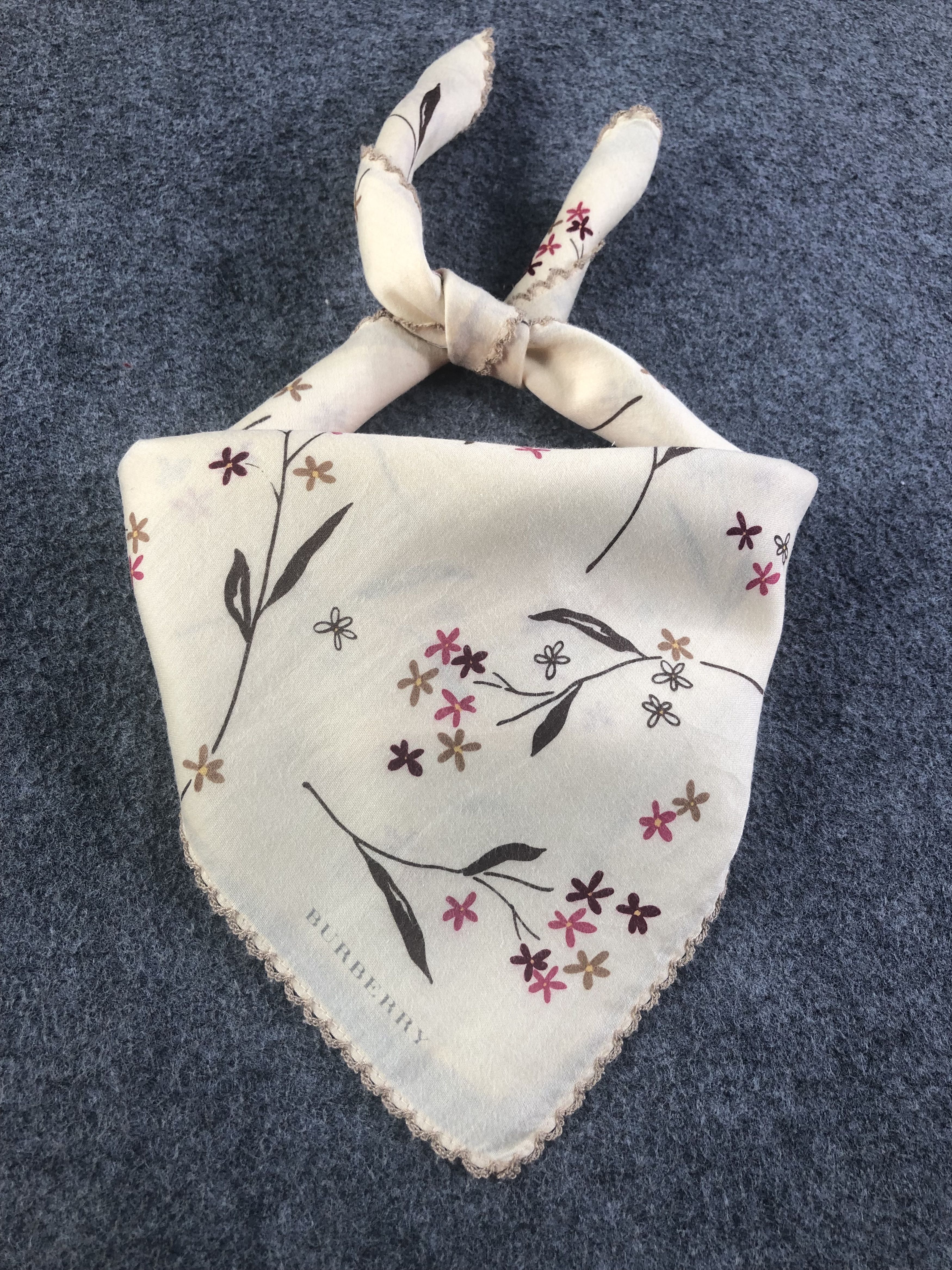 Burberry Burberry Handkerchief / Bandana / Neckerchief Size ONE SIZE - 1 Thumbnail