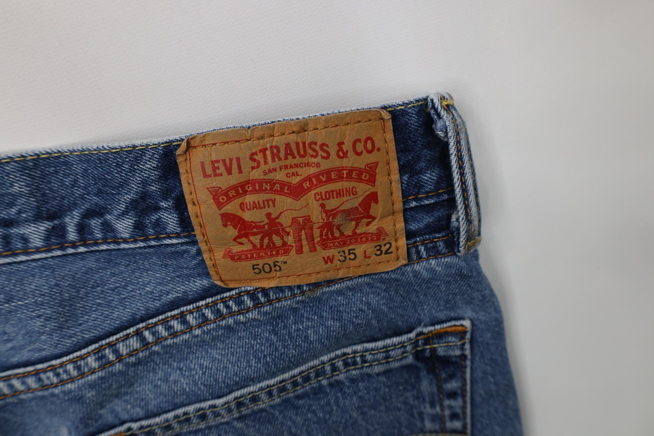 Levi's Vintage Y2K Levis 505 Regular Straight Leg Denim Jeans Size US 35 - 13 Thumbnail