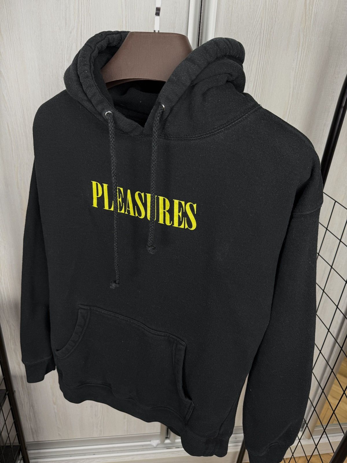 Pleasures Pleasures Hoodie Mens Black The Flaming Lips Drugs Help sz M Size US M / EU 48-50 / 2 - 7 Thumbnail