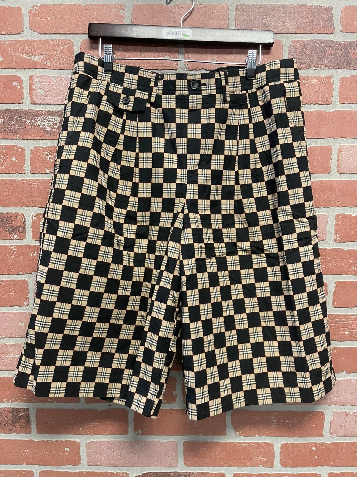 Burberry Size 52 - Burberry Checkered Tailored Shorts Black/Multi Size US 38 / EU 54 - 1 Thumbnail