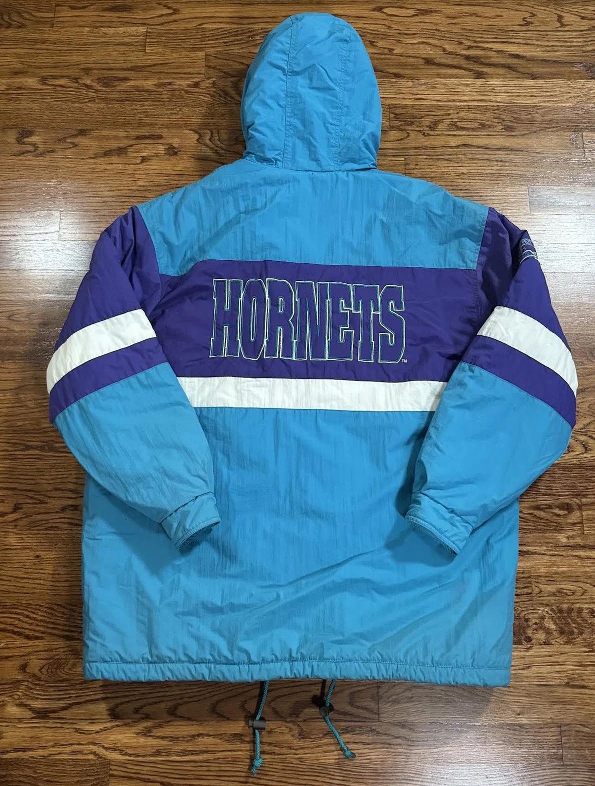 Nutmeg Vintage Nutmeg Mills Charlotte Hornets Hooded Winter Jacket Size US XL / EU 56 / 4 - 4 Thumbnail