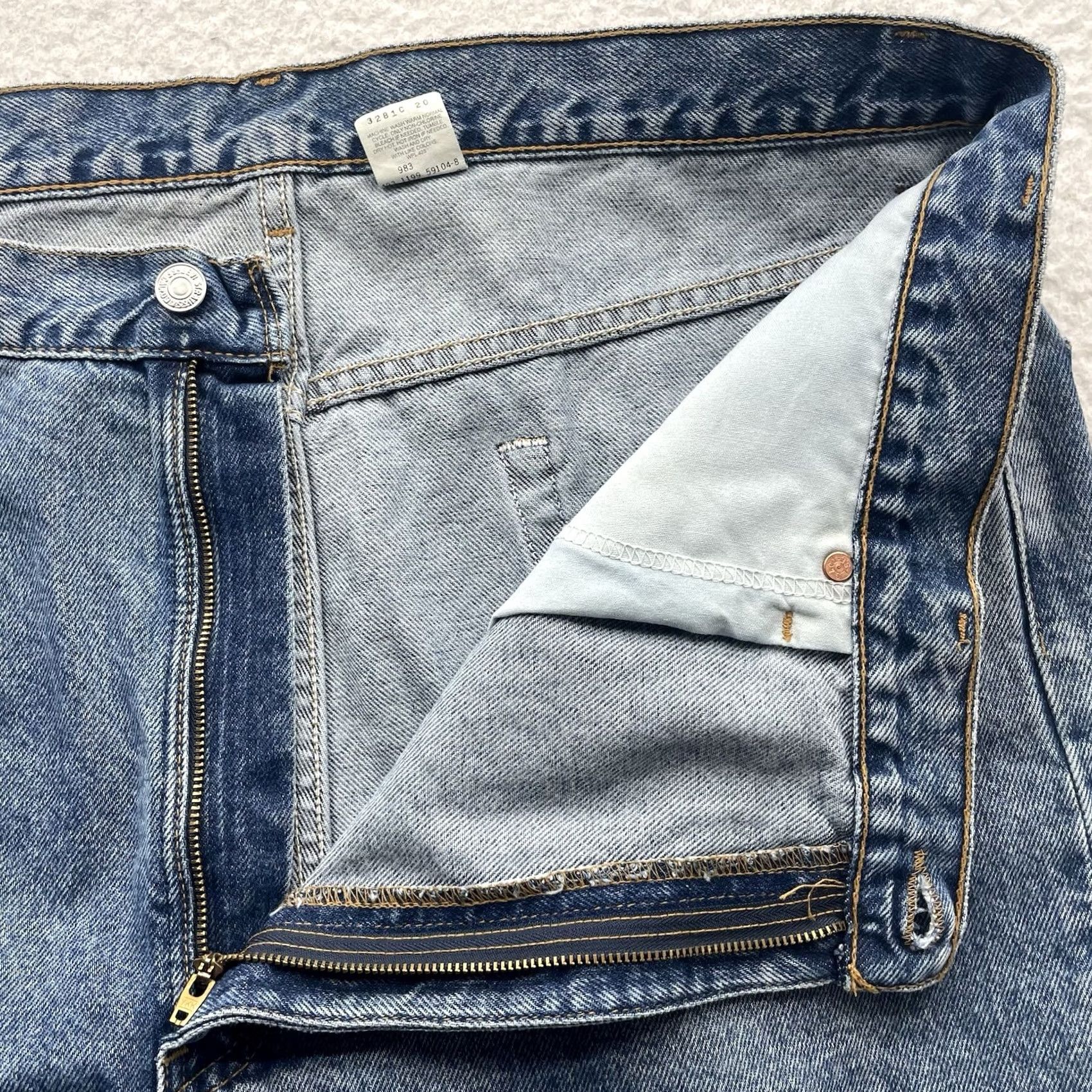 Levi's VINTAGE Levi's 505 Jeans Mens 42x32 Regular Fit Straight Leg Y2K Light Wash Blue Size US 42 / EU 58 - 5 Thumbnail